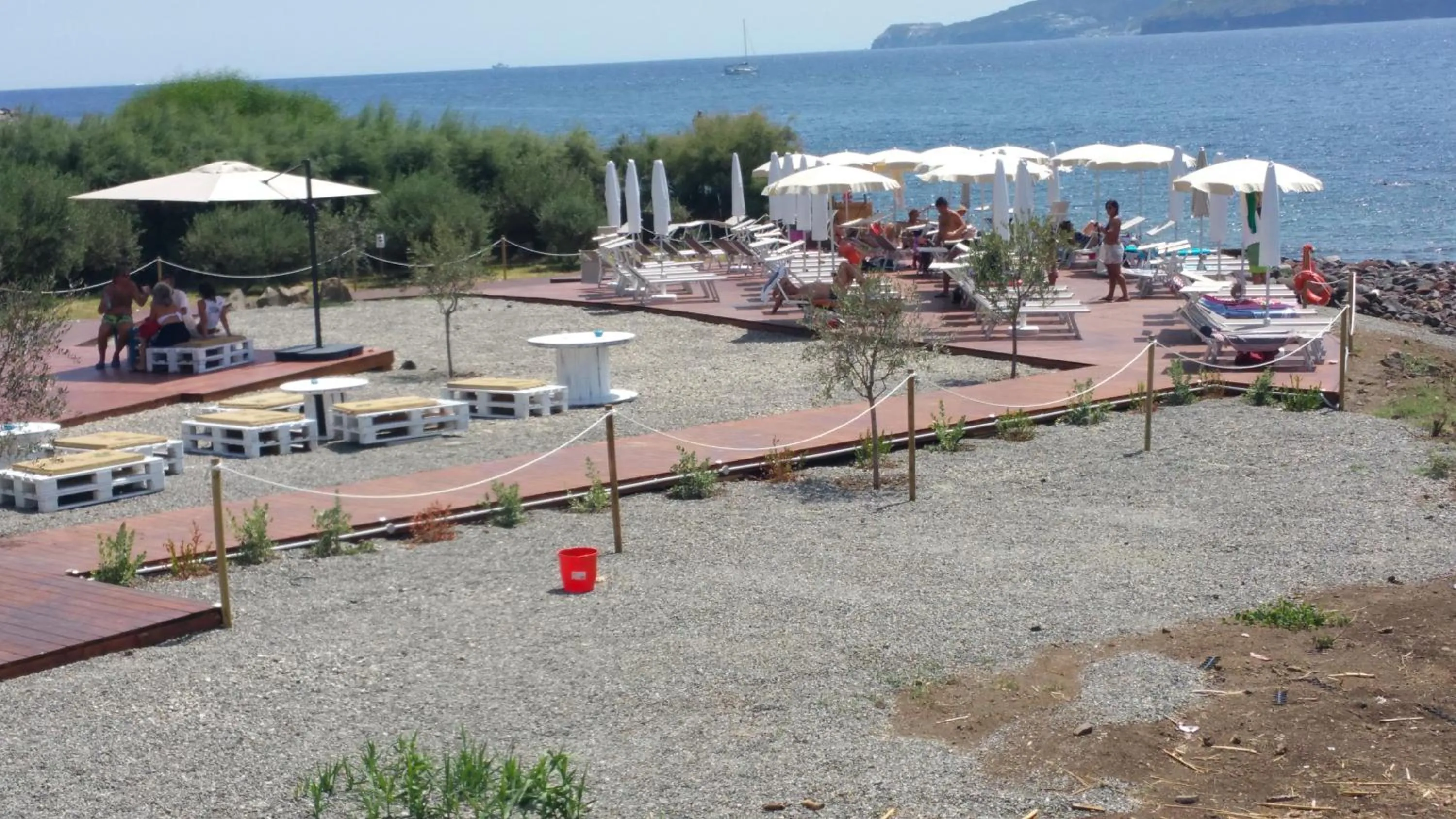 Beach in Villa Mariella Pittorino - camere in B&B