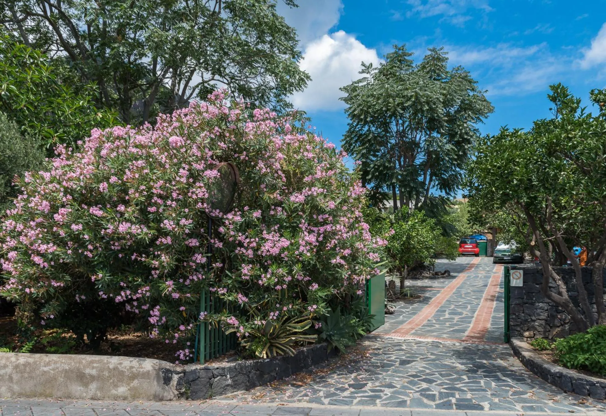 Parking in Villa Mariella Pittorino - camere in B&B