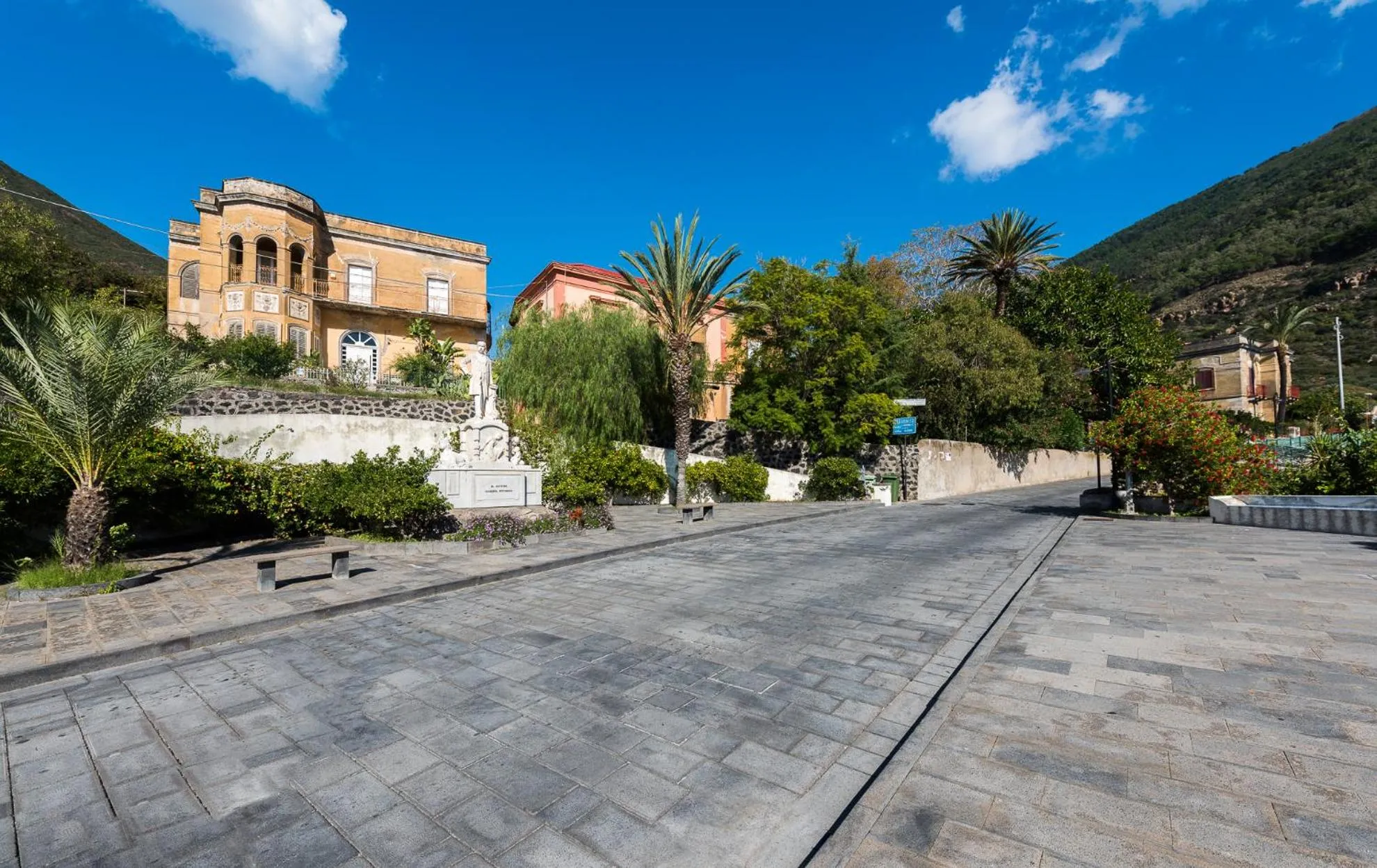 Property building in Villa Mariella Pittorino - camere in B&B