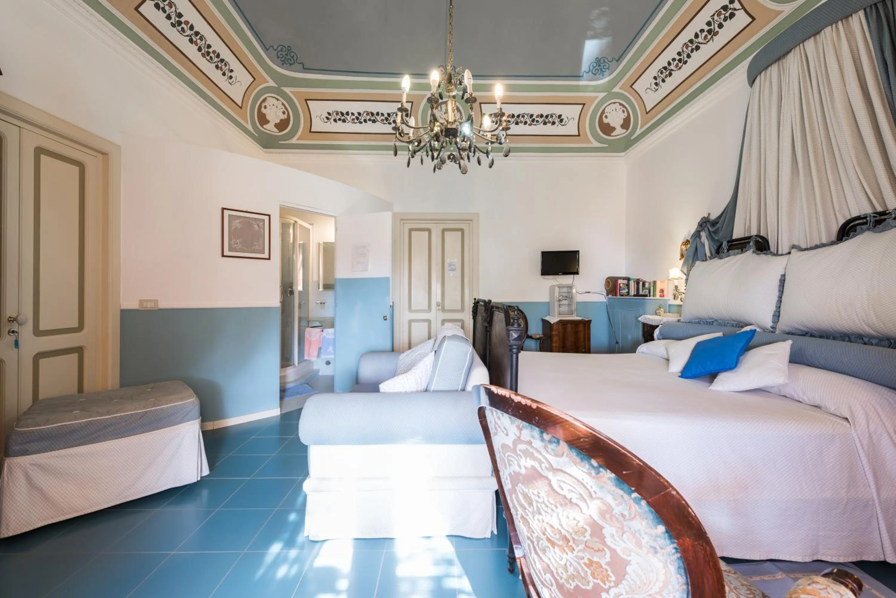 TV and multimedia, Bed in Villa Mariella Pittorino - camere in B&B