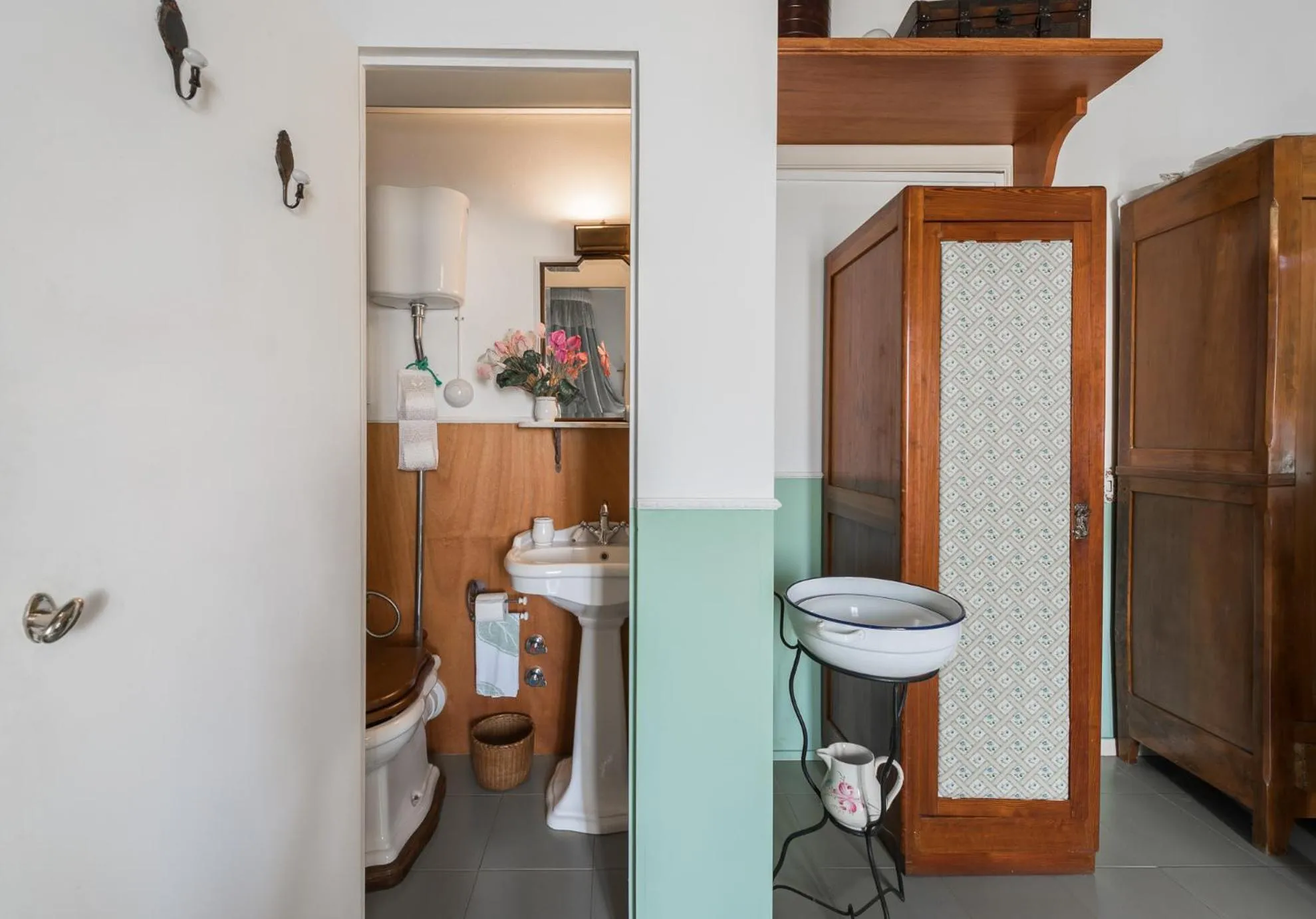 Bathroom in Villa Mariella Pittorino - camere in B&B