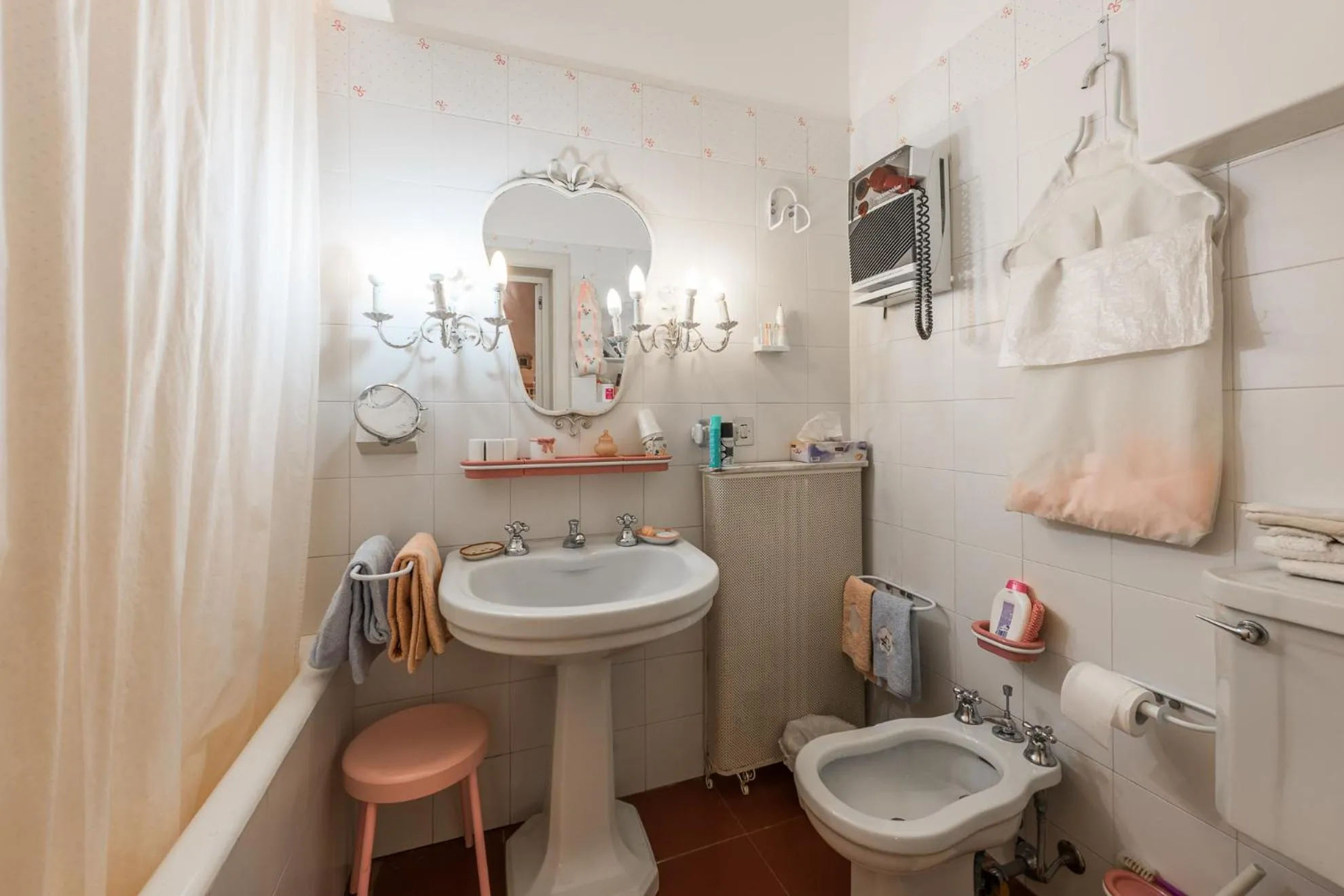 Toilet in Villa Mariella Pittorino - camere in B&B