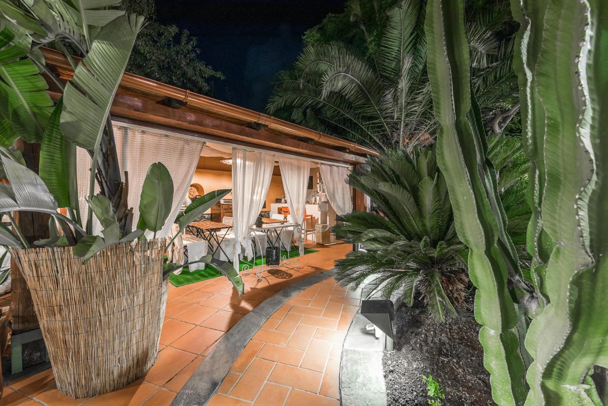 Garden in Villa Mariella Pittorino - camere in B&B