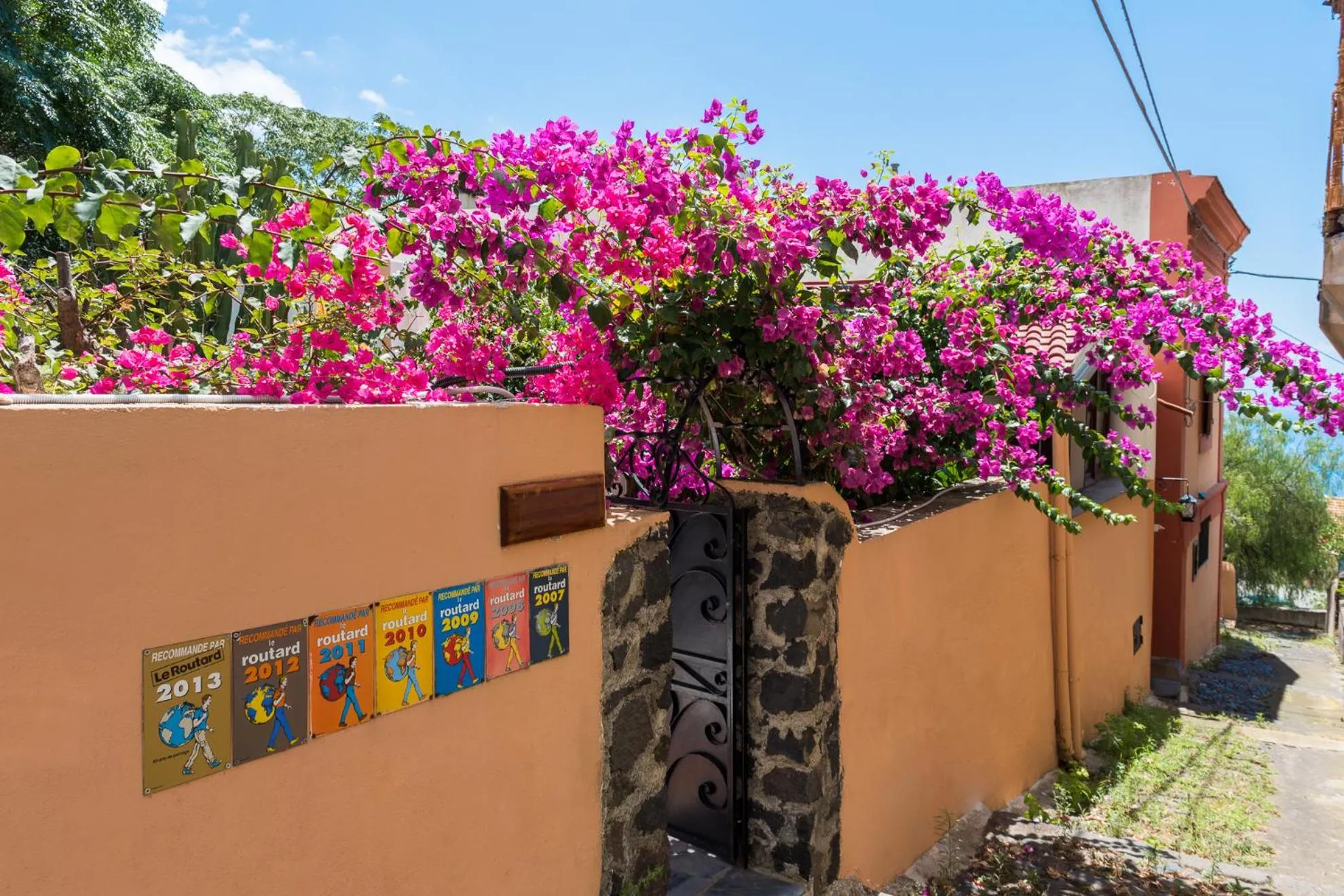 Property building in Villa Mariella Pittorino - camere in B&B