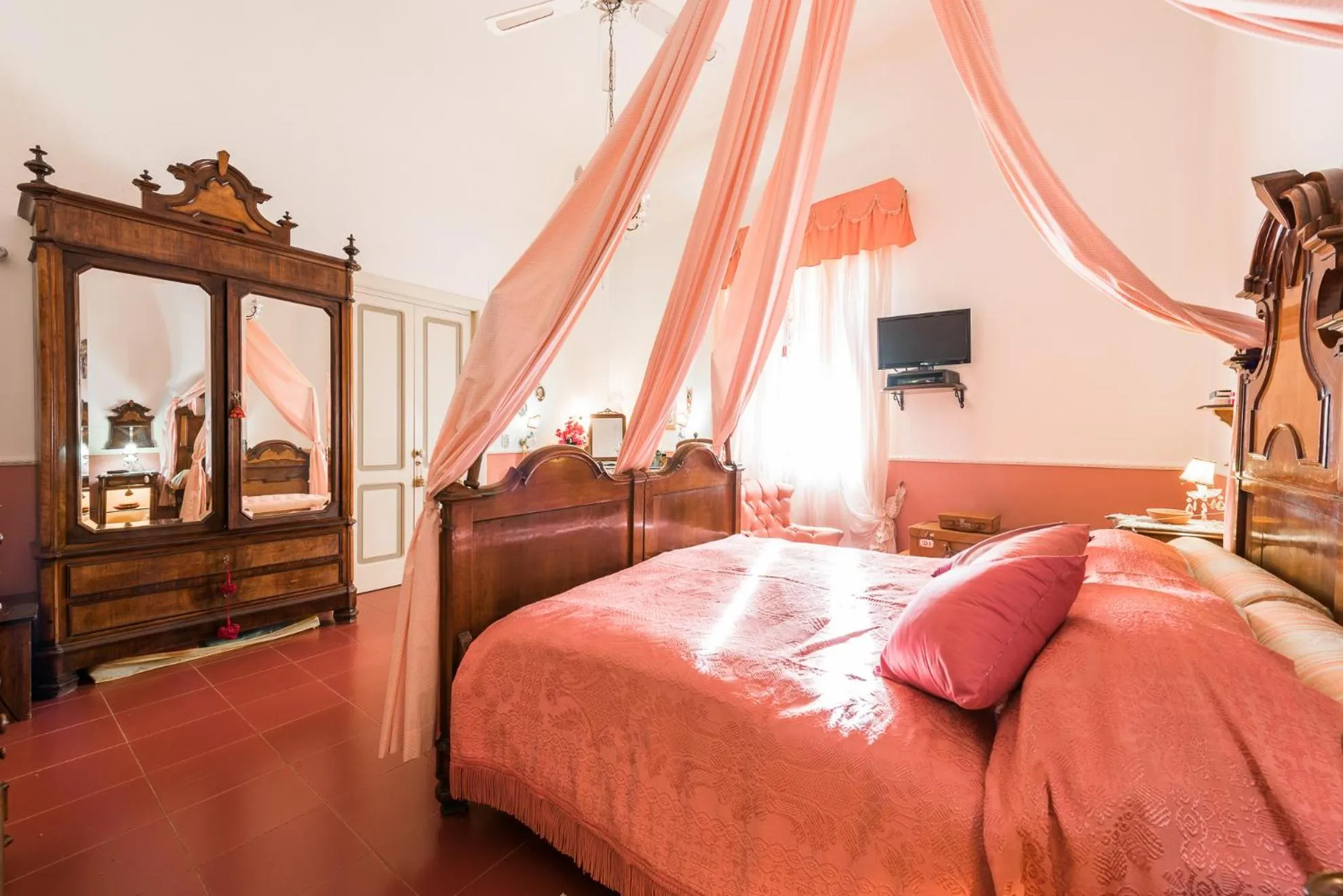 TV and multimedia, Bed in Villa Mariella Pittorino - camere in B&B