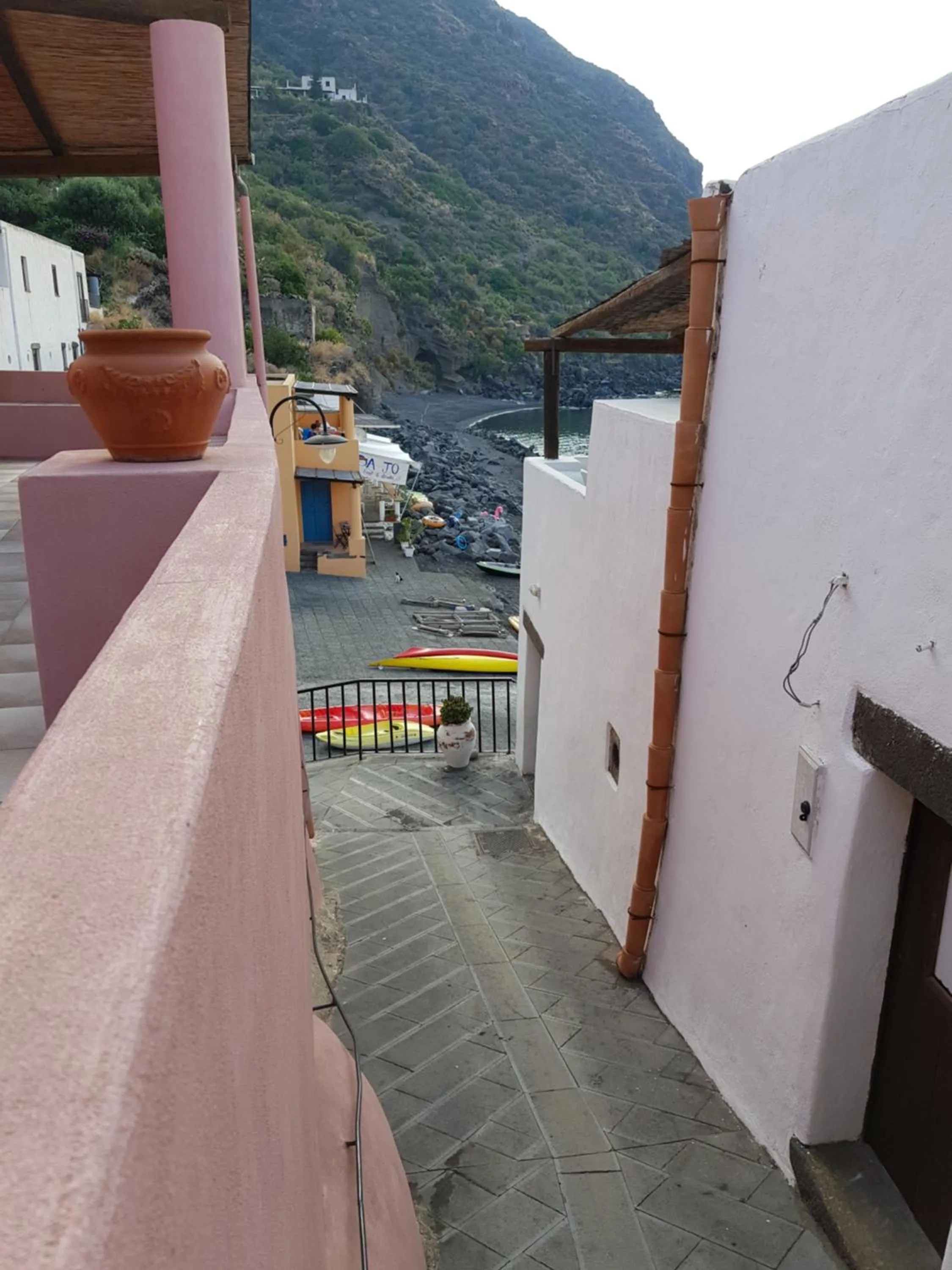 Neighbourhood in Villa Mariella Pittorino - camere in B&B