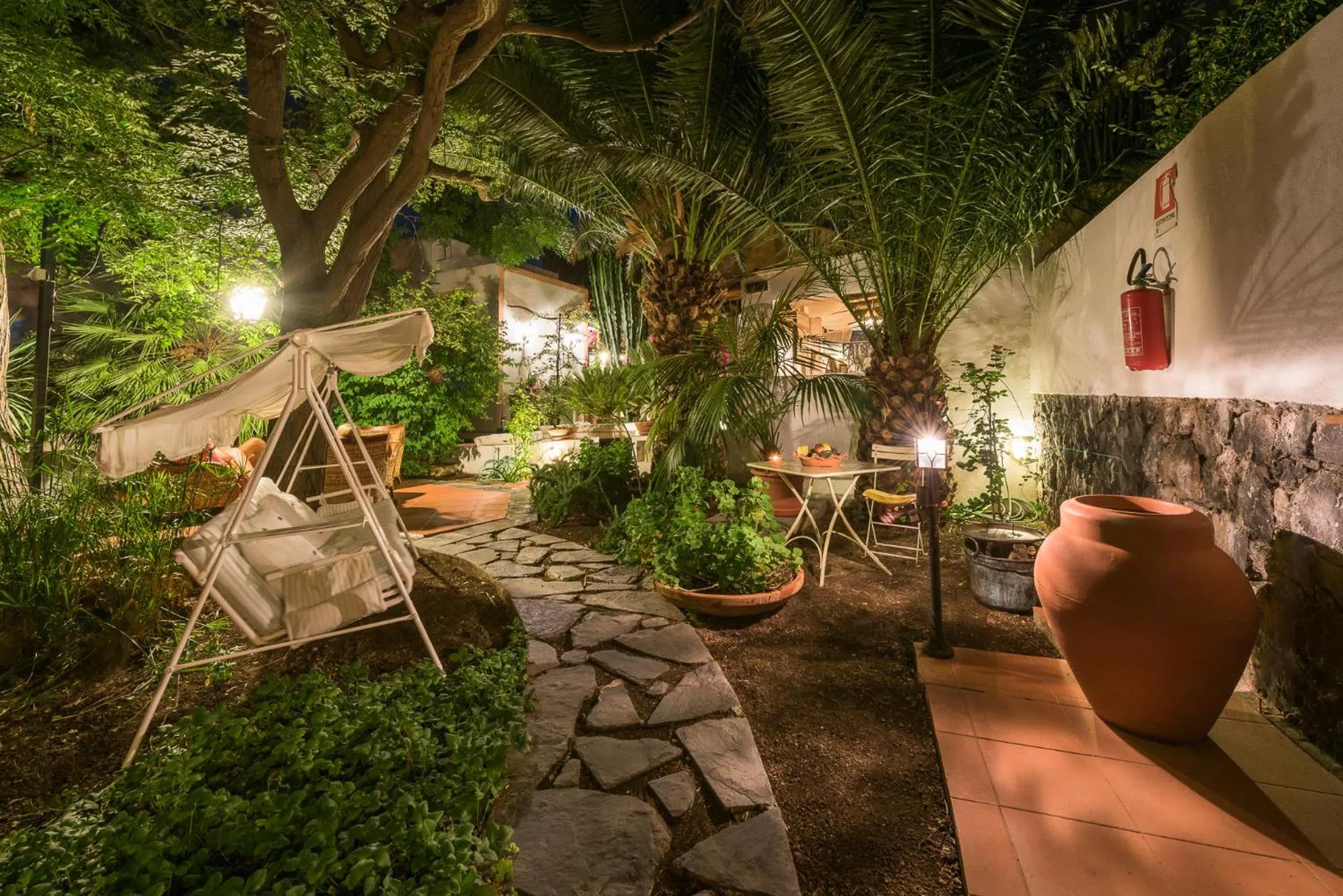 Patio in Villa Mariella Pittorino - camere in B&B