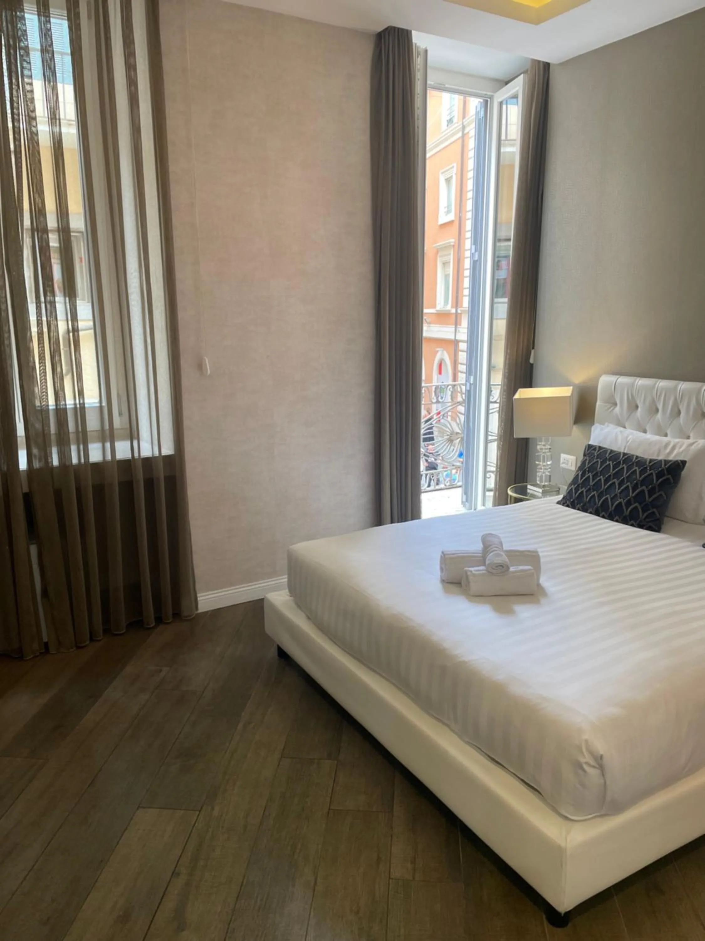 Photo of the whole room, Bed in Spagna Boutique