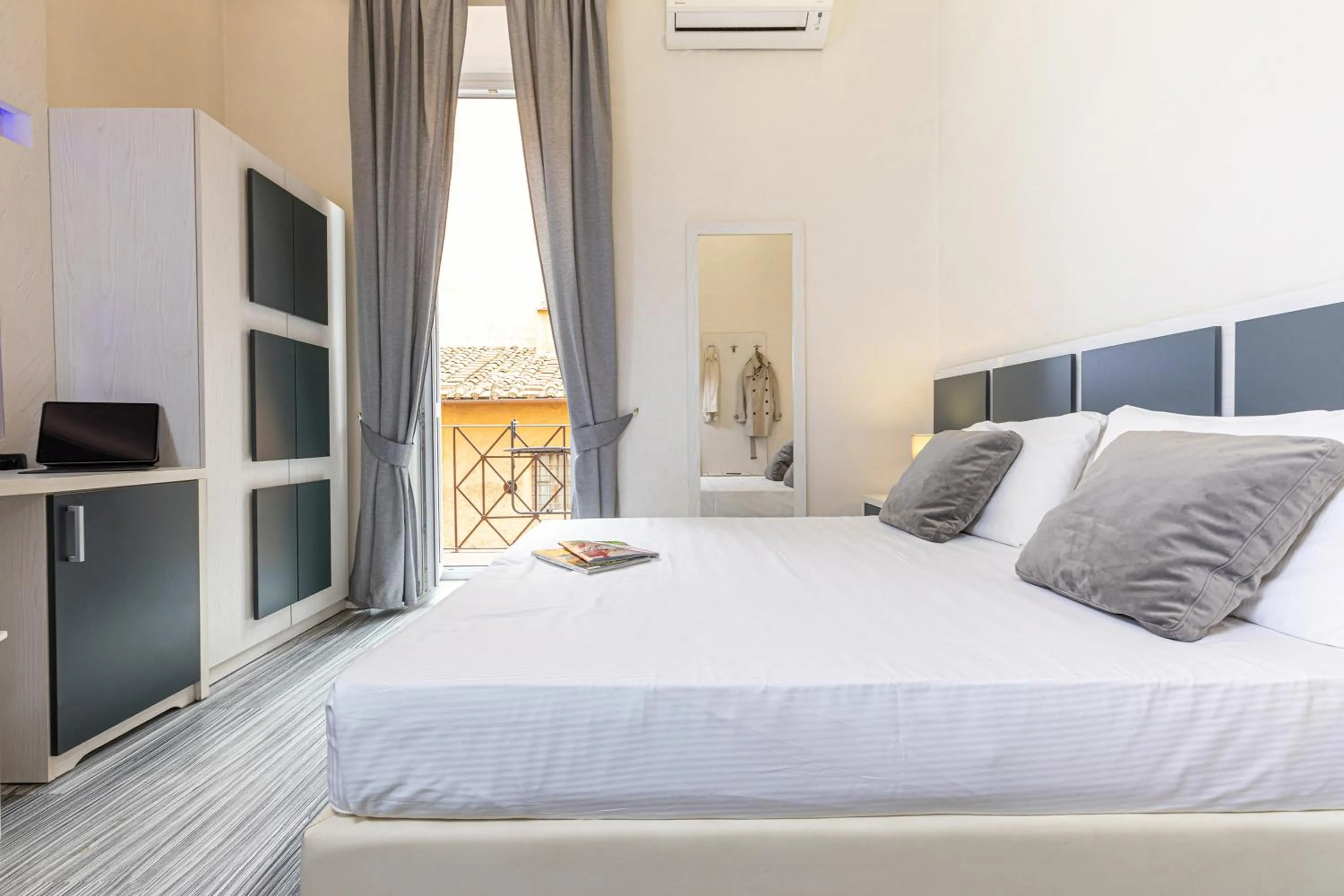 Bedroom, Bed in Spagna Boutique