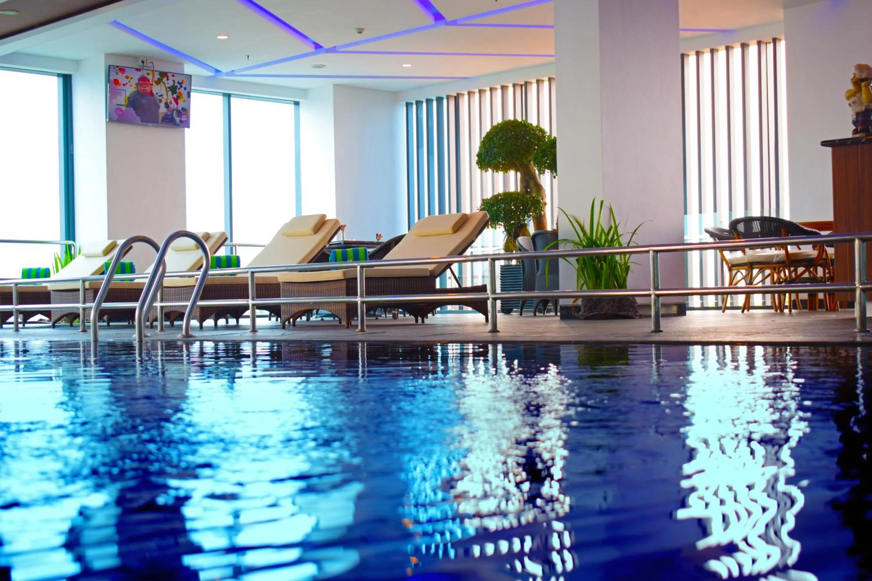 Swimming pool in Arthama Hotels Makassar