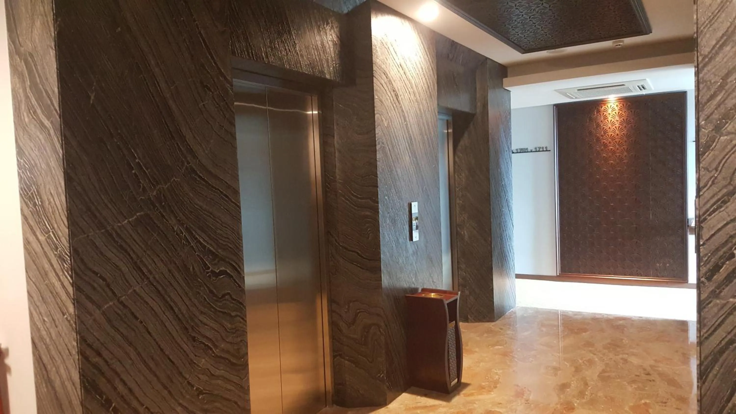 Logo/Certificate/Sign in Arthama Hotels Makassar