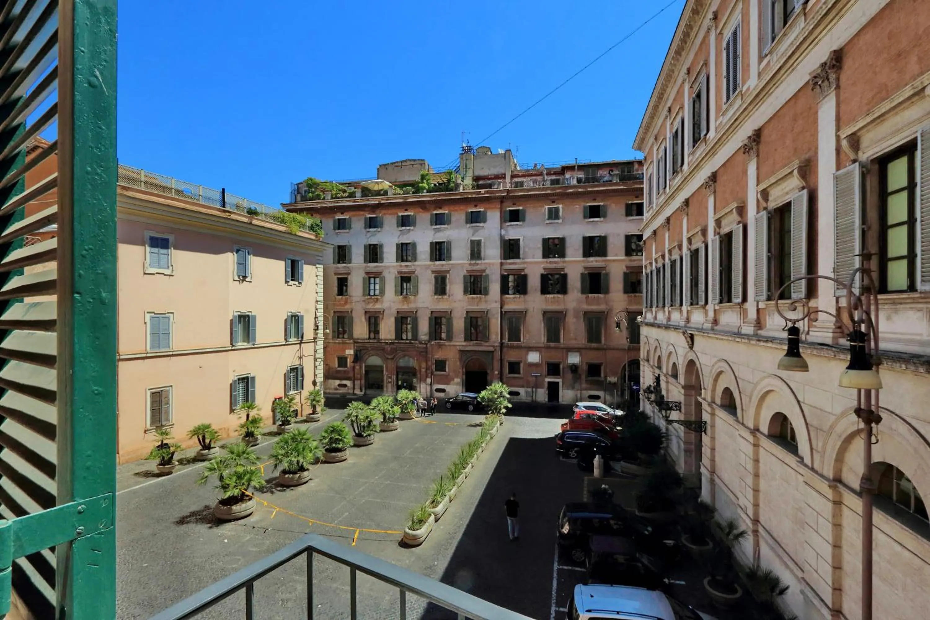 Street view in Piazza Venezia Grand Suite
