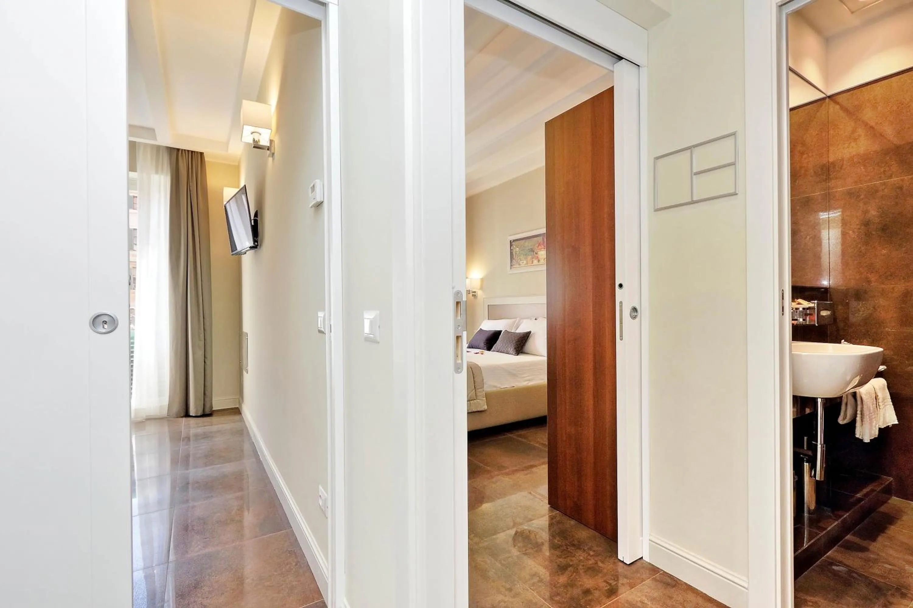 Photo of the whole room, Bed in Piazza Venezia Grand Suite