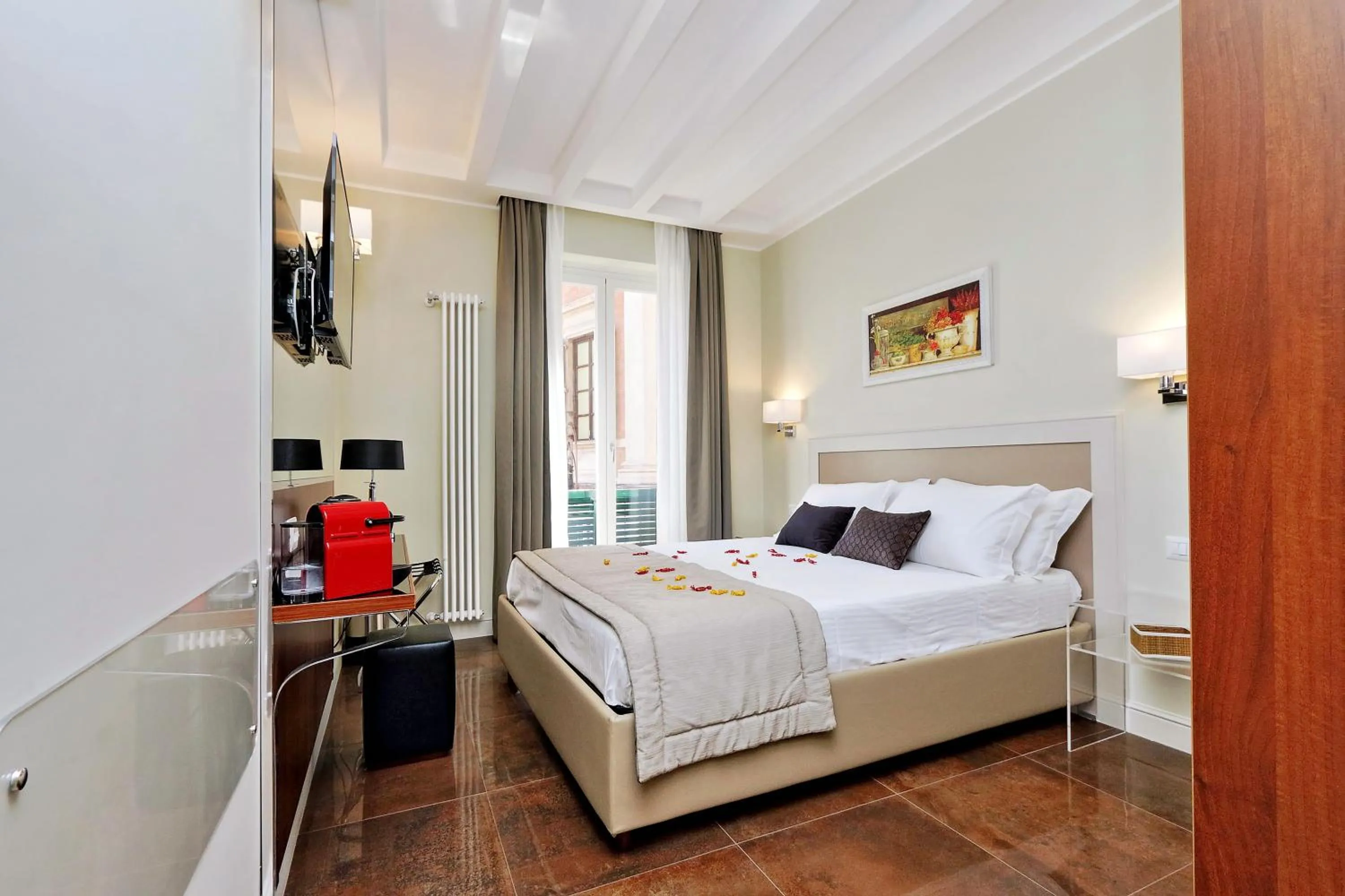 Coffee/tea facilities, Bed in Piazza Venezia Grand Suite