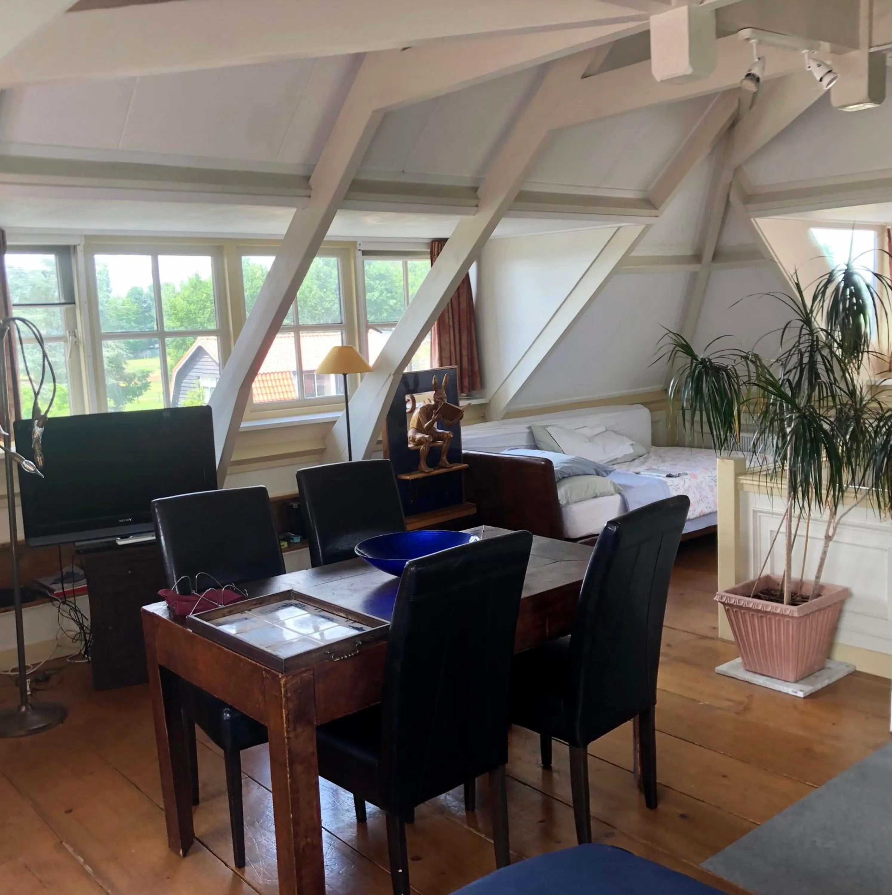 Bed in Art+bed and breakfast