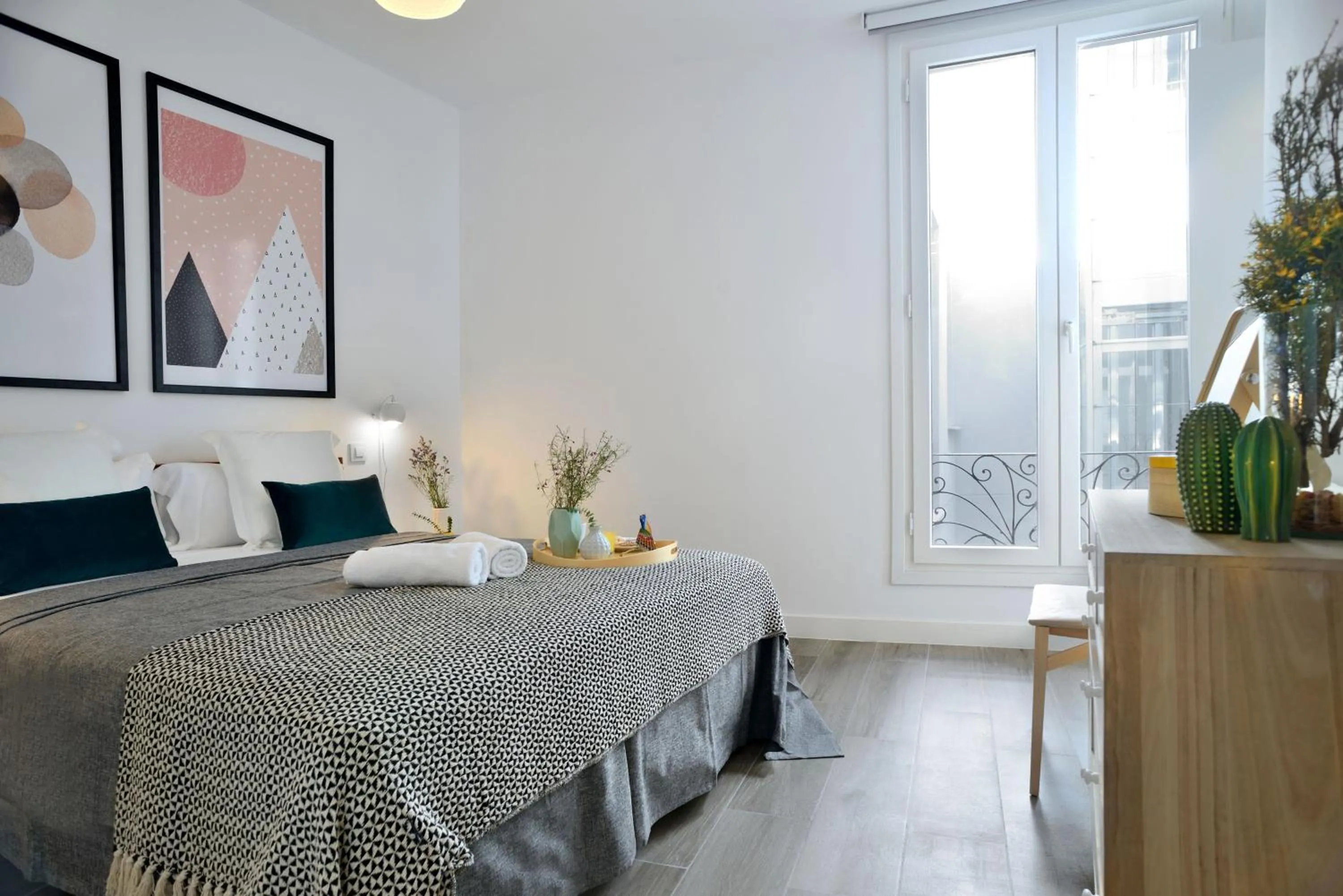 Property building, Bed in nQn Aparts & Suites Madrid