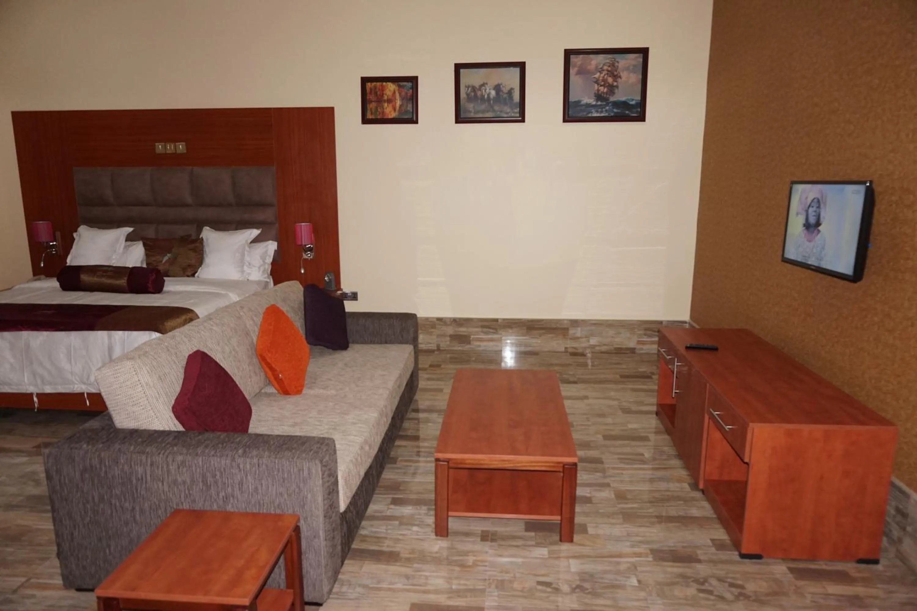 TV and multimedia, Bed in Aenon Suites Oshogbo