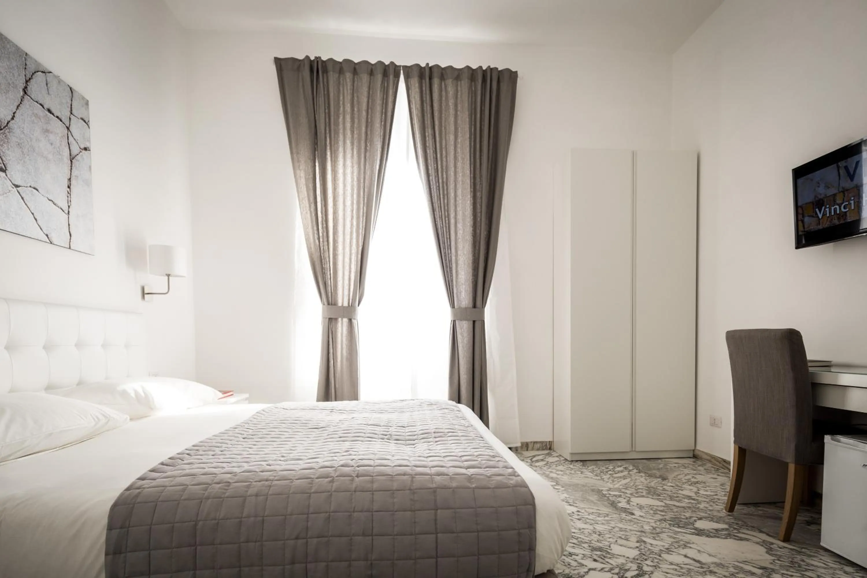 Photo of the whole room, Bed in Vinci House