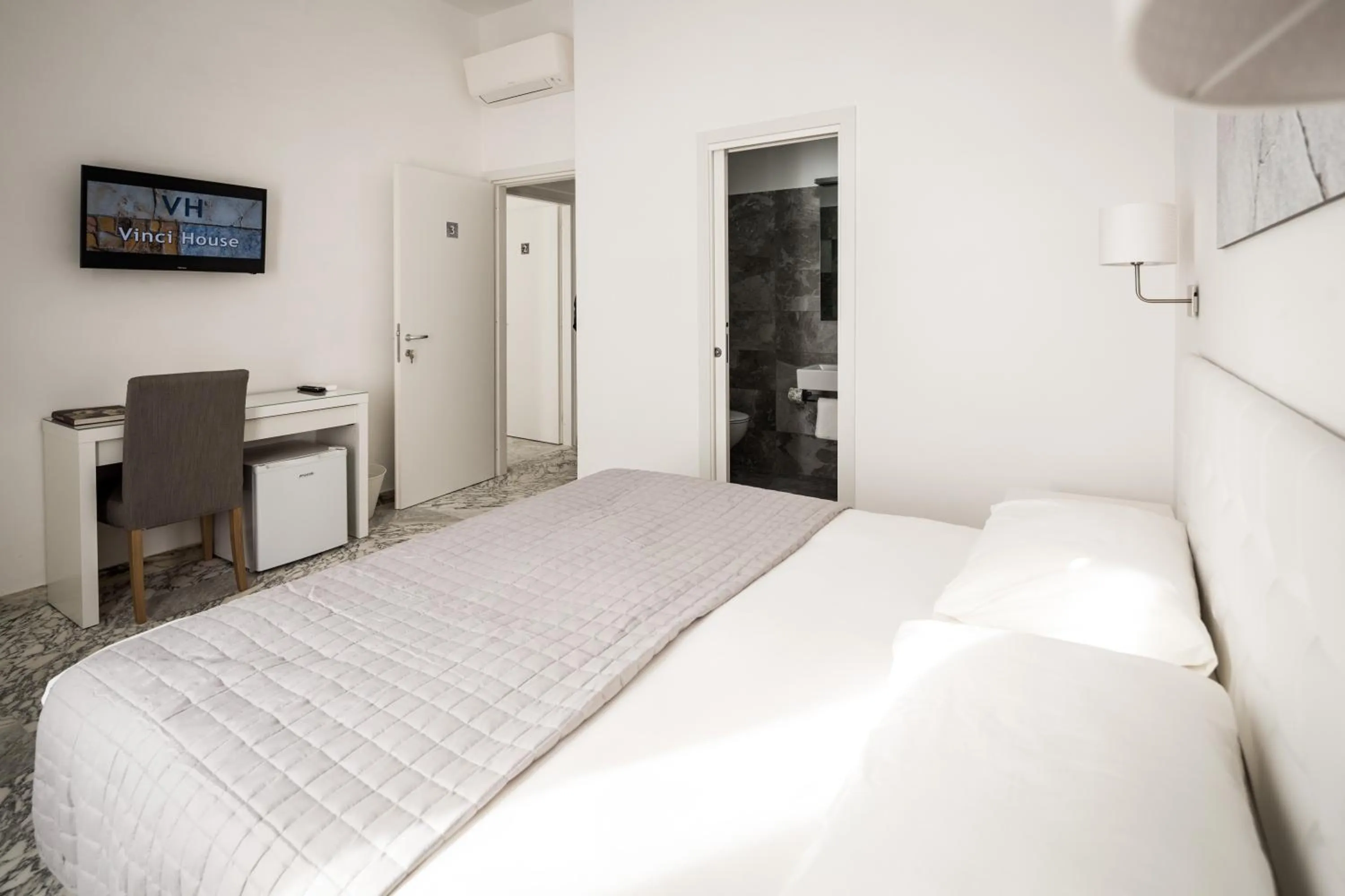 Decorative detail, Bed in Vinci House