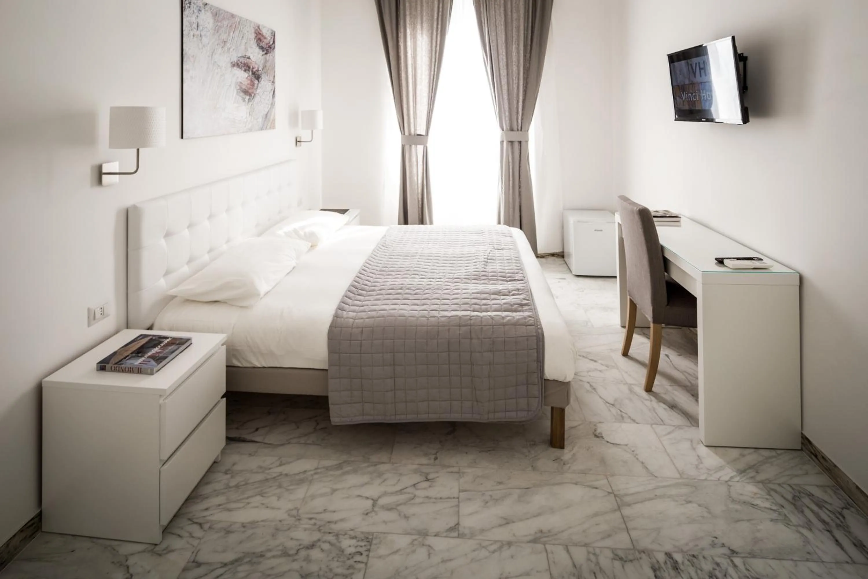 Photo of the whole room, Bed in Vinci House