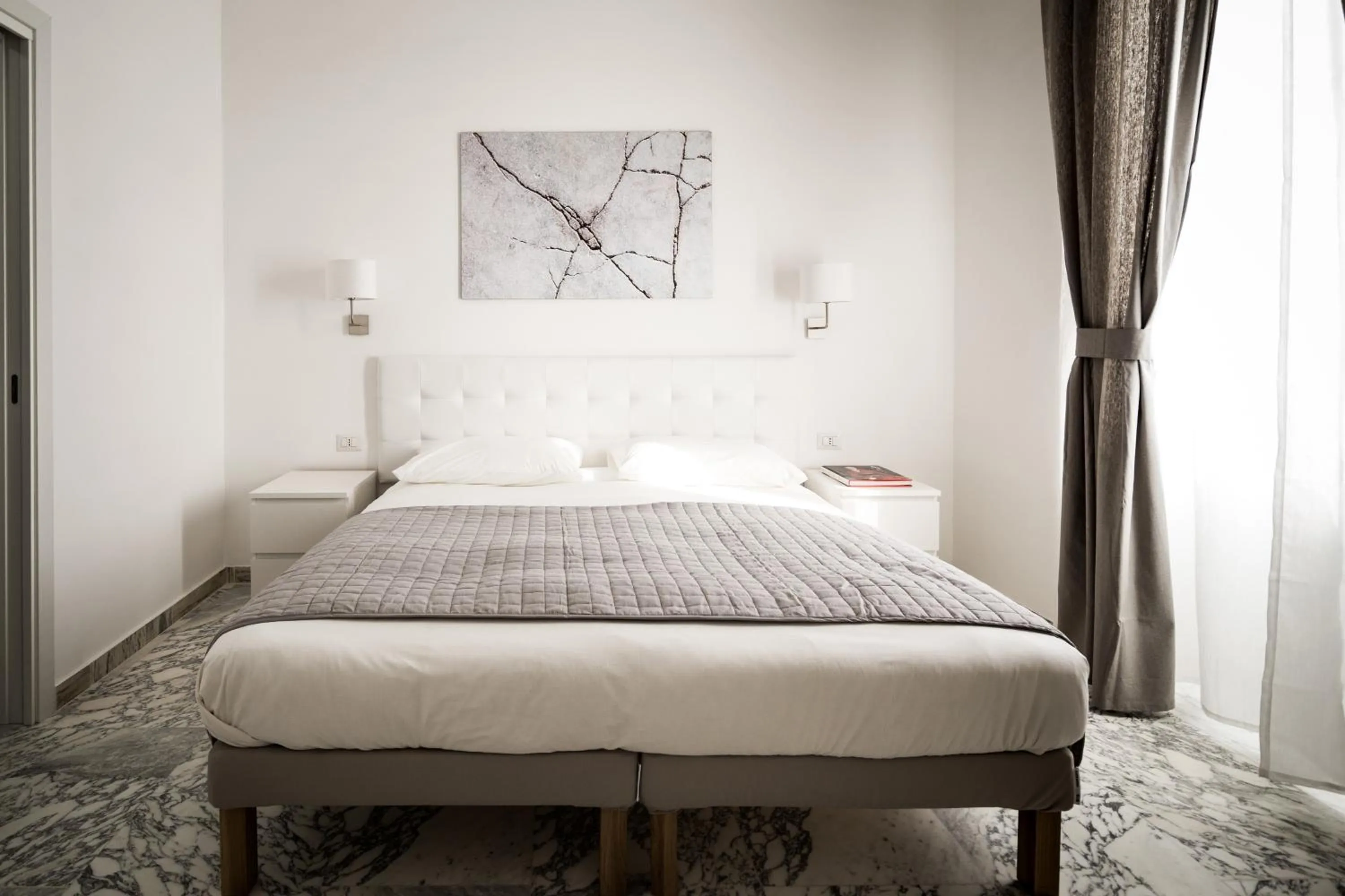 Photo of the whole room, Bed in Vinci House