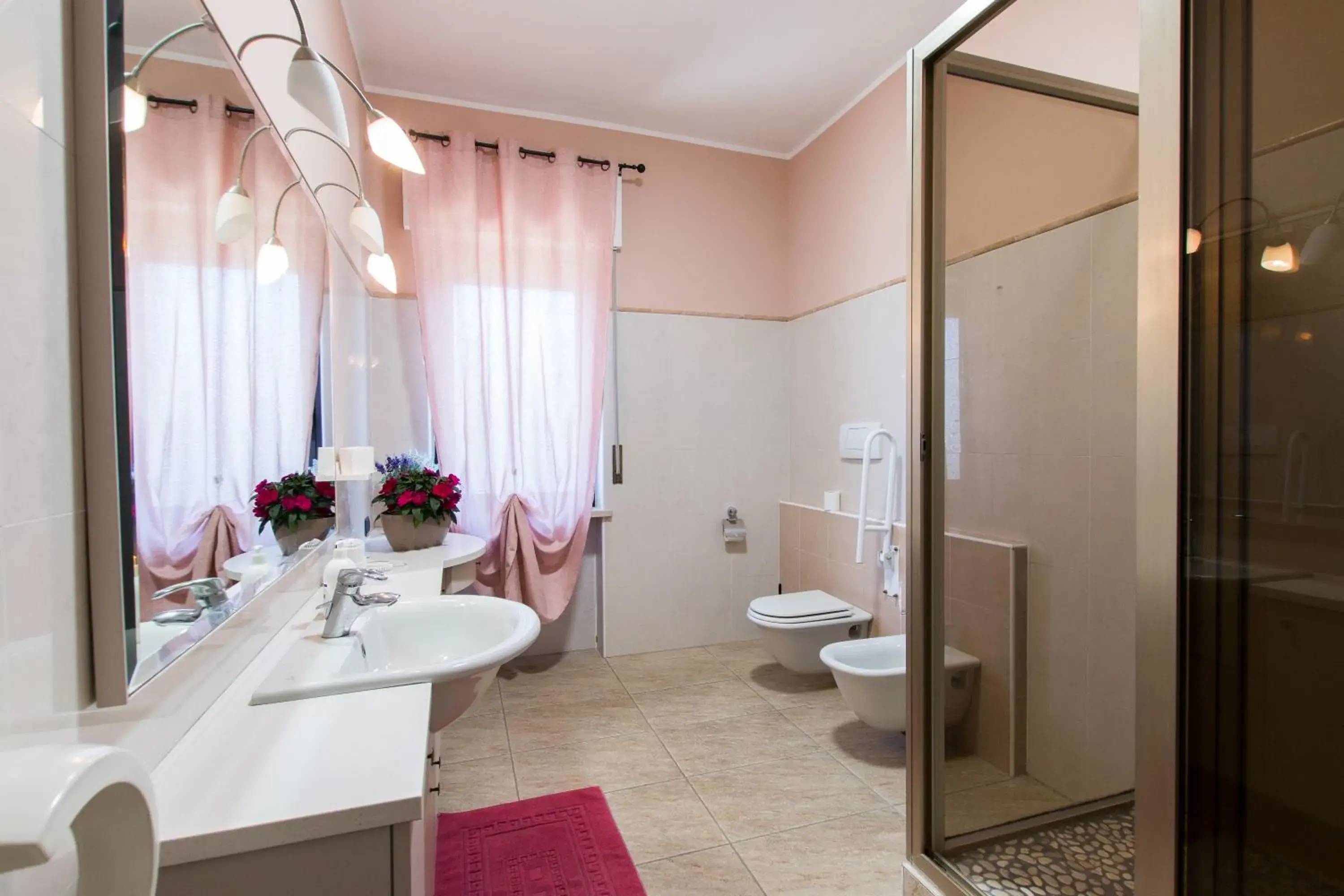 Triple Room with Shared Bathroom in Villa Boninsegna - Wine Enoteca Verdi - Triple Room with Shared Bathroom in Villa Boninsegna - Wine Enoteca Verdi -