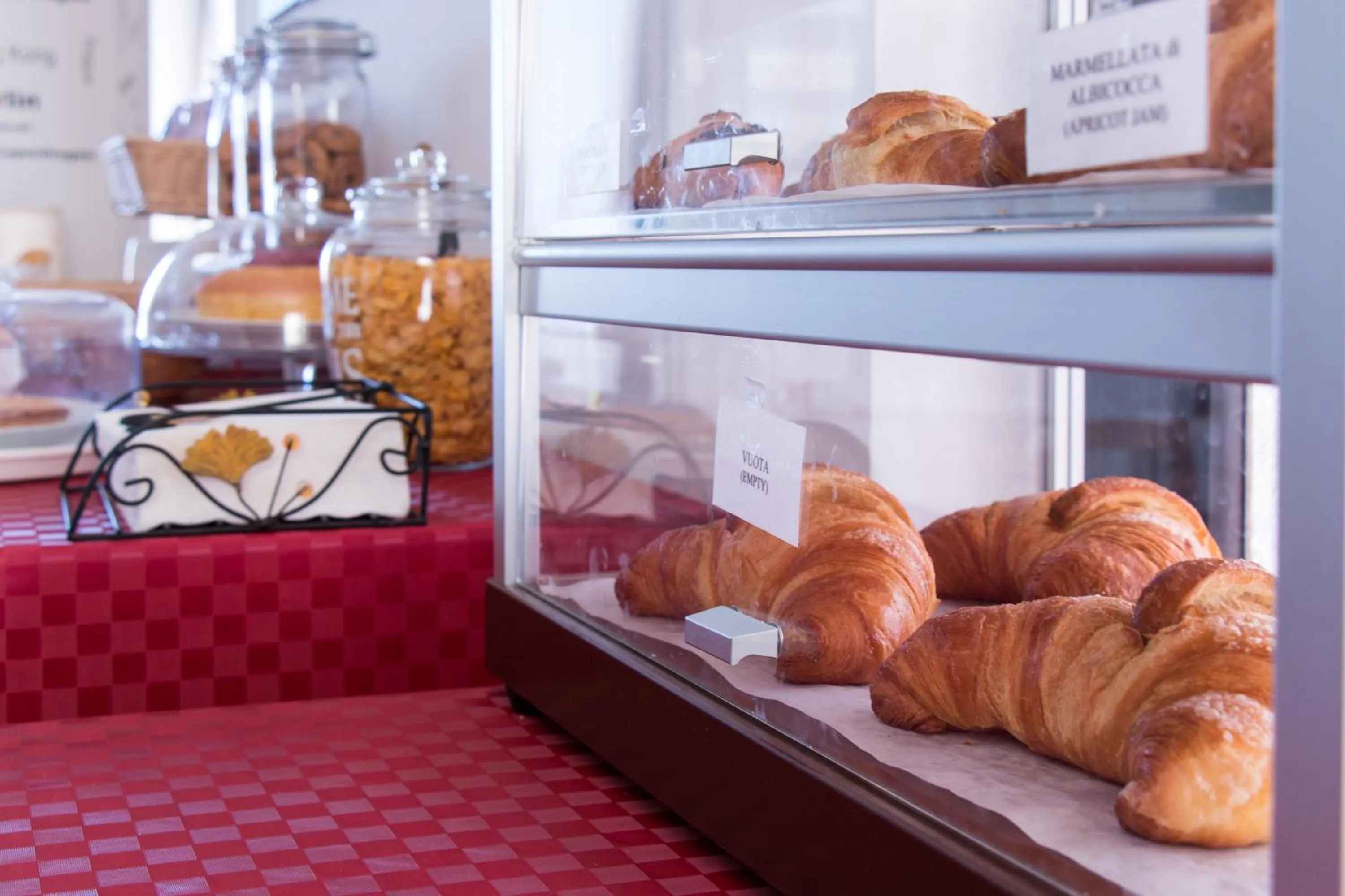 Breakfast in Villa Boninsegna - Wine Enoteca Verdi -