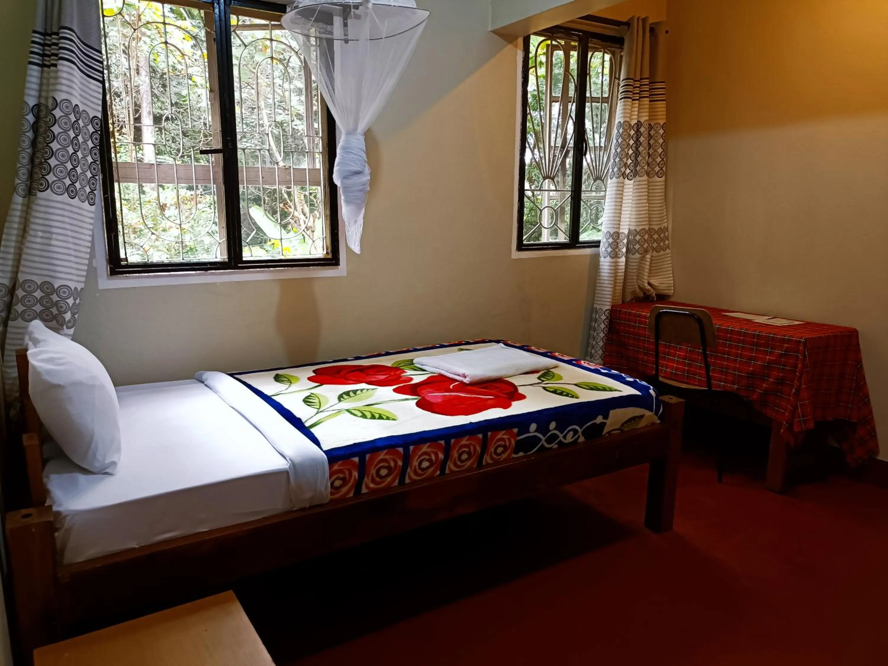 Bed in Endasawa Tree Lodge