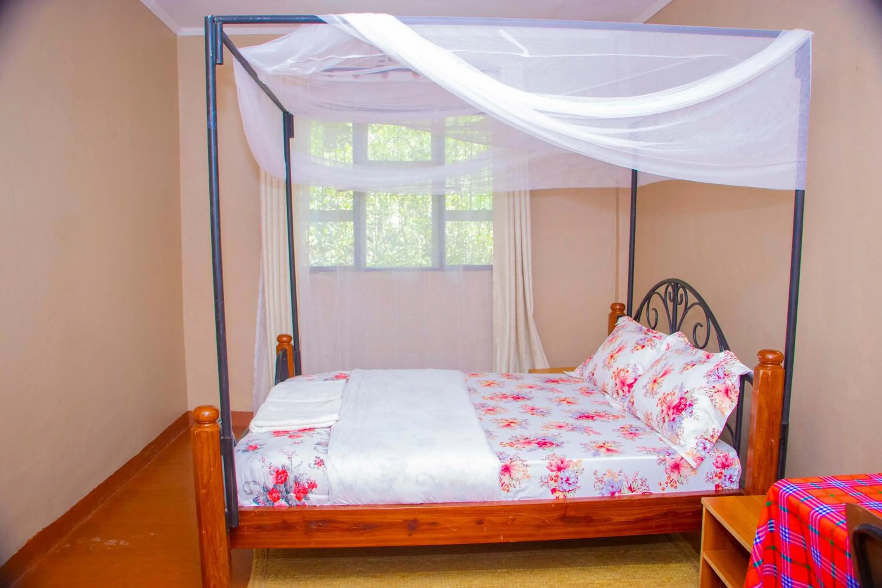 Bed in Endasawa Tree Lodge