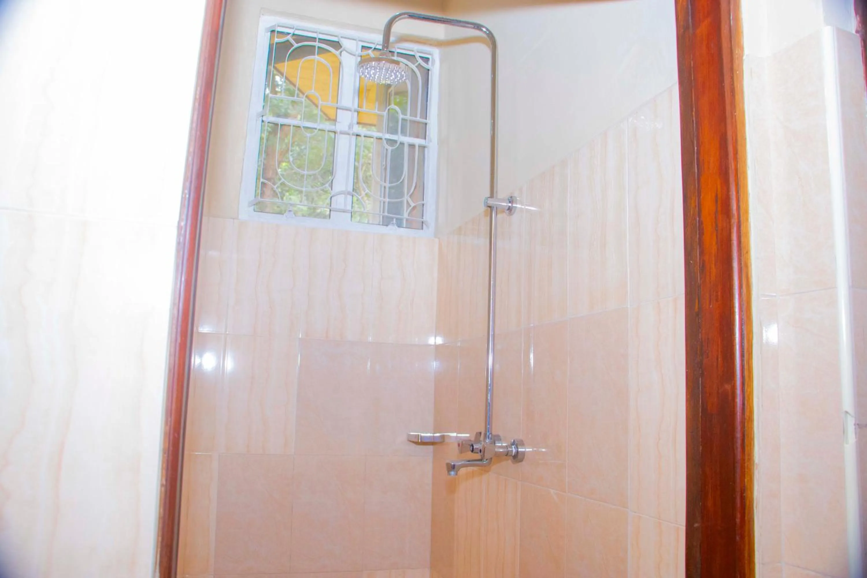 Shower in Endasawa Tree Lodge