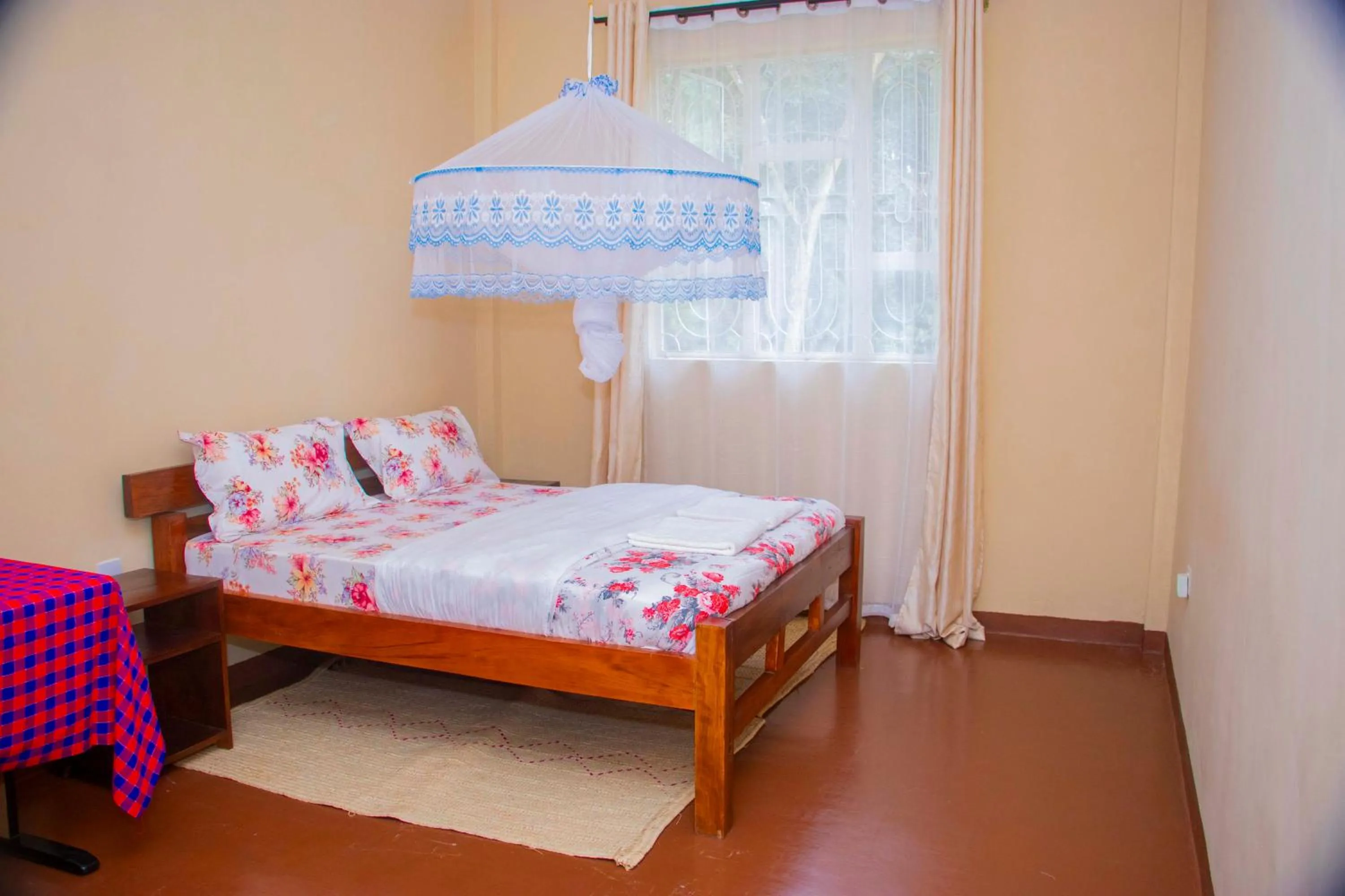 Bed in Endasawa Tree Lodge