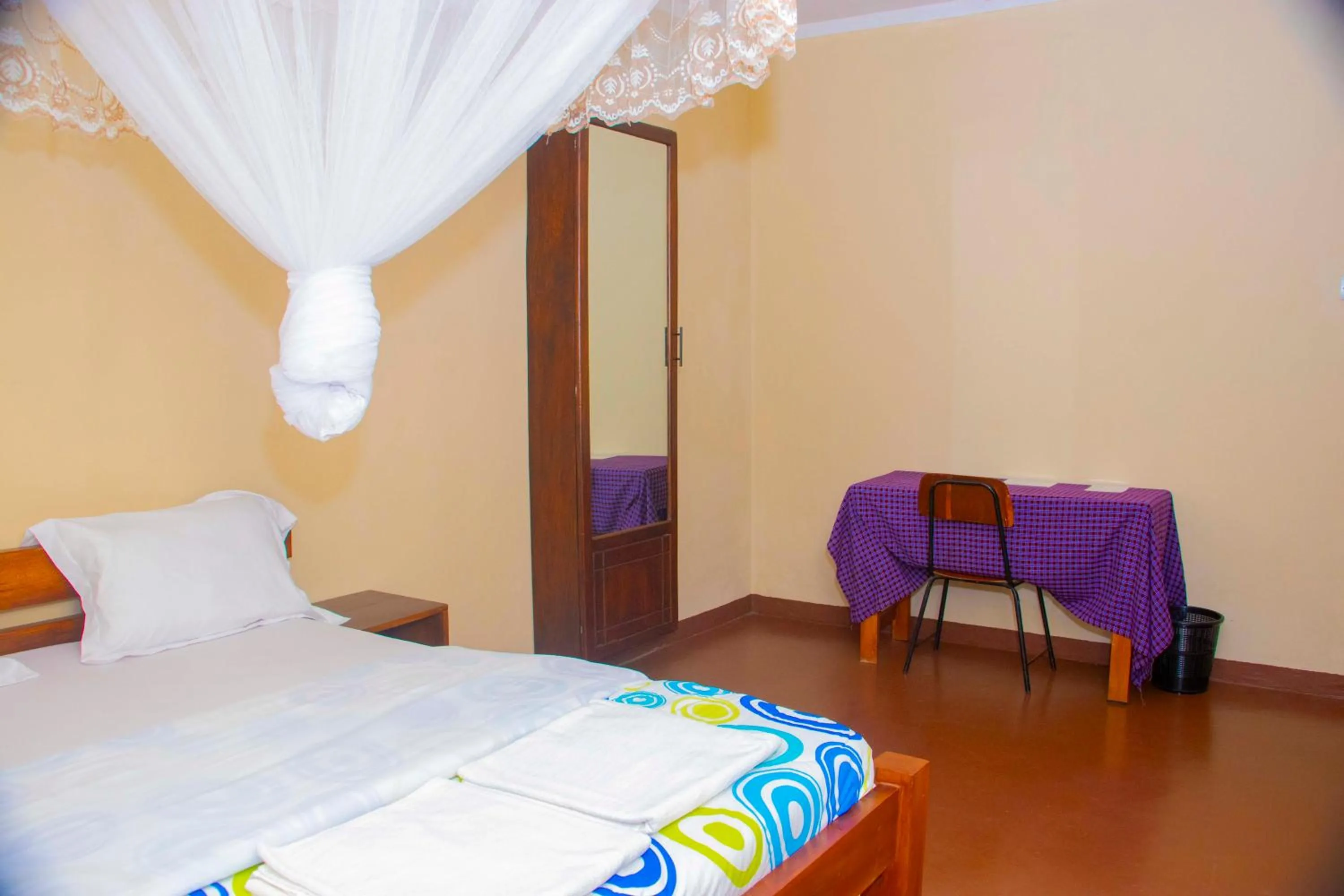 Bed in Endasawa Tree Lodge