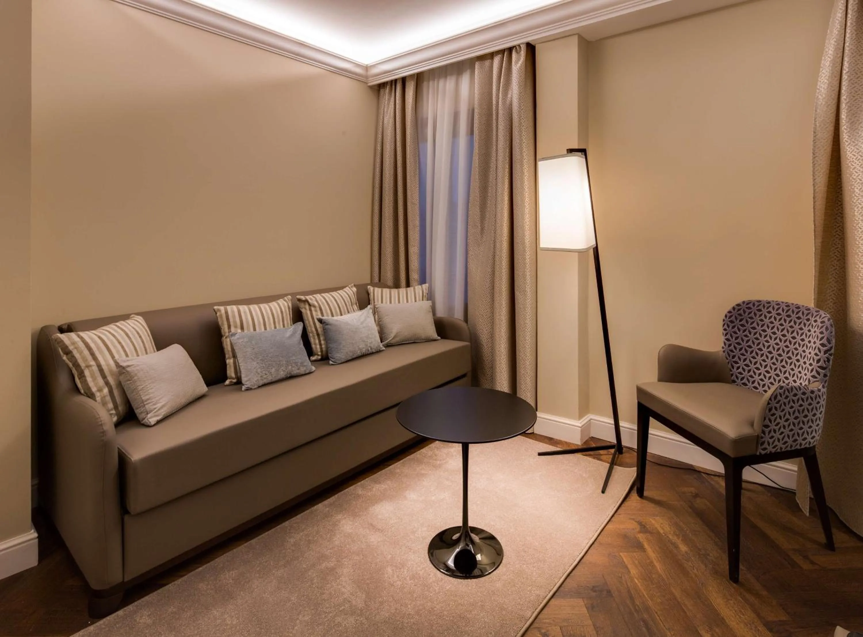 Photo of the whole room in BW Premier Collection CHC Continental