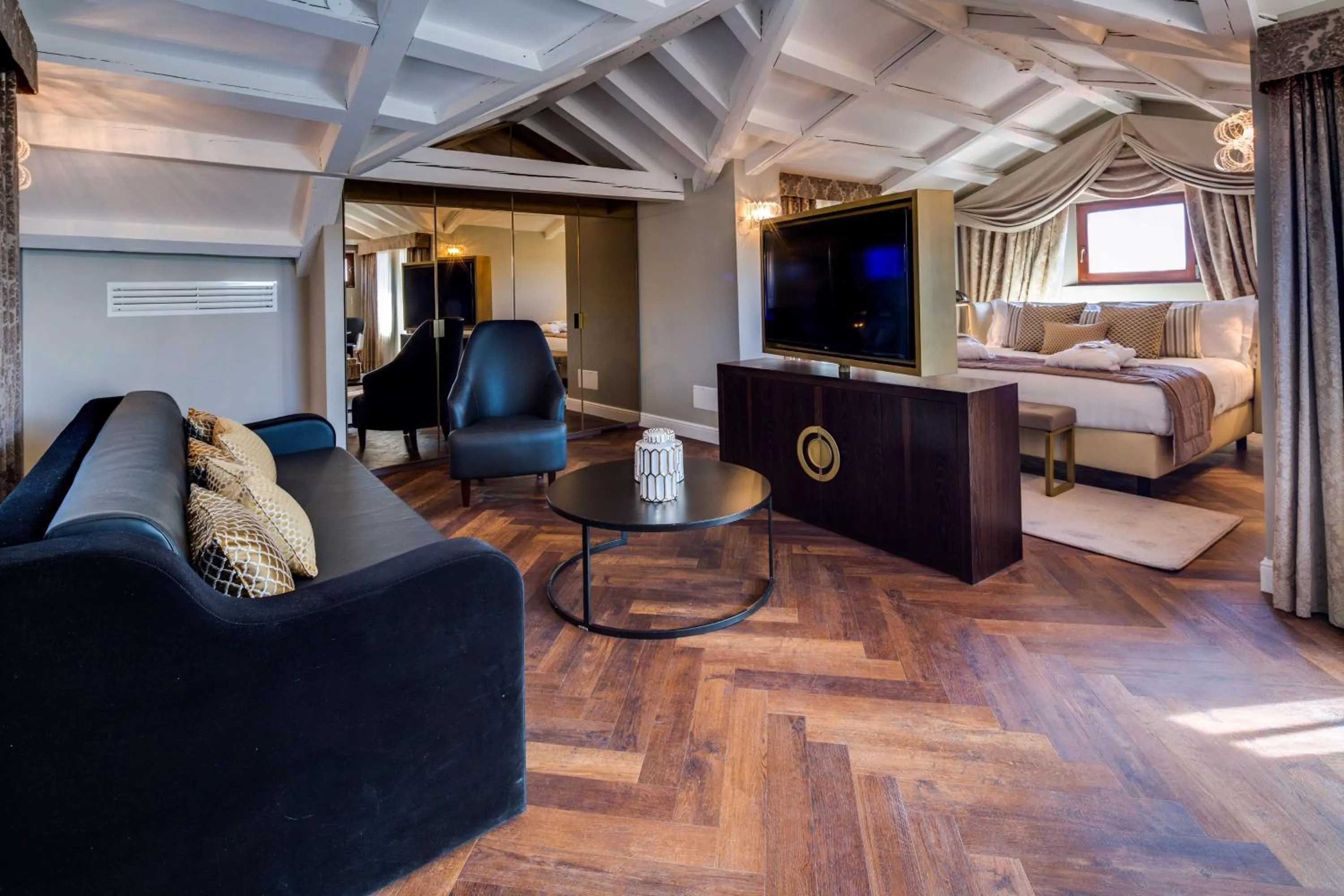 Photo of the whole room in BW Premier Collection CHC Continental