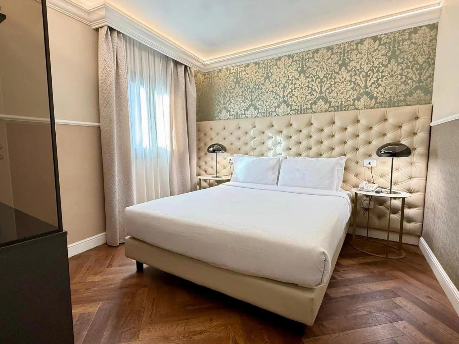 Bed in BW Premier Collection CHC Continental