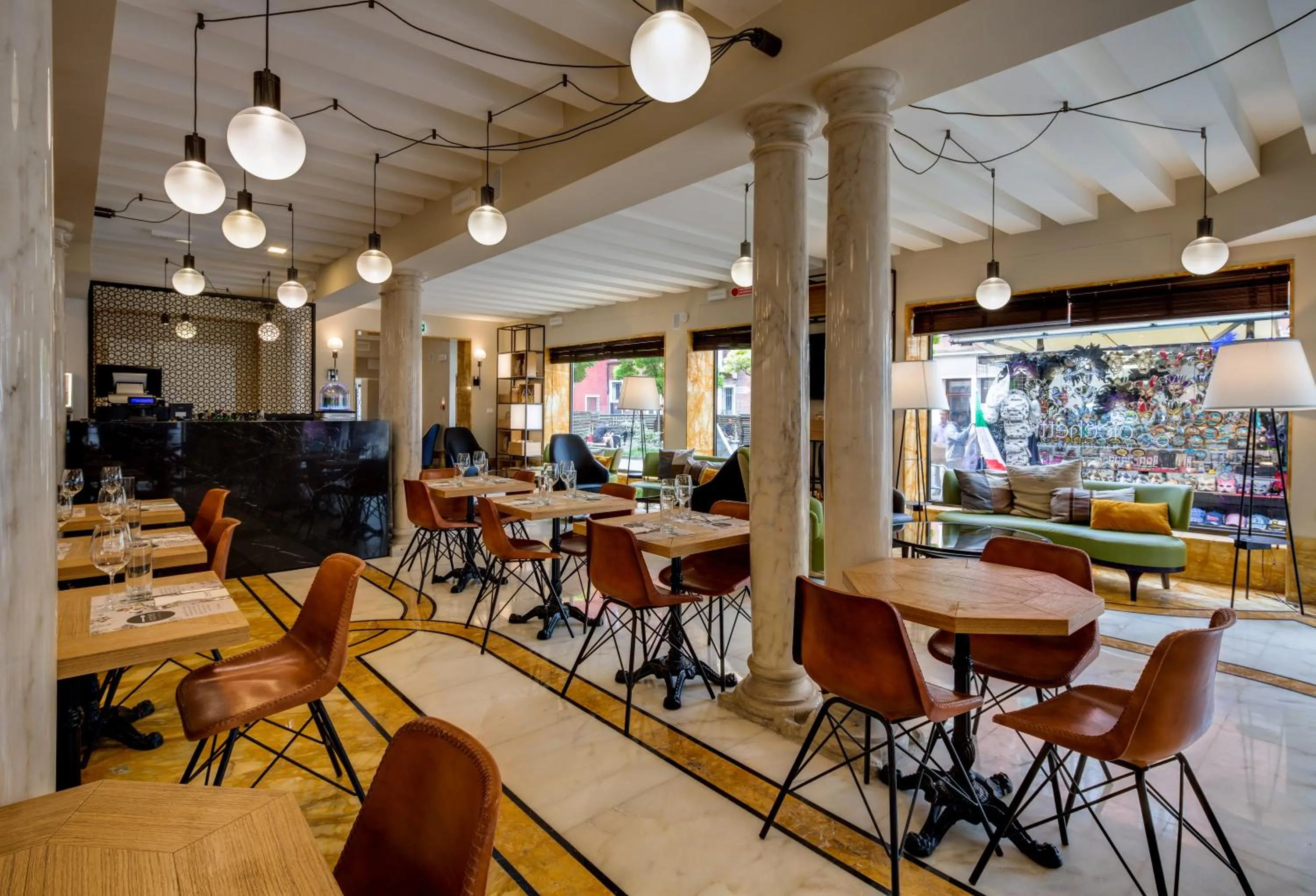 Restaurant/places to eat in BW Premier Collection CHC Continental