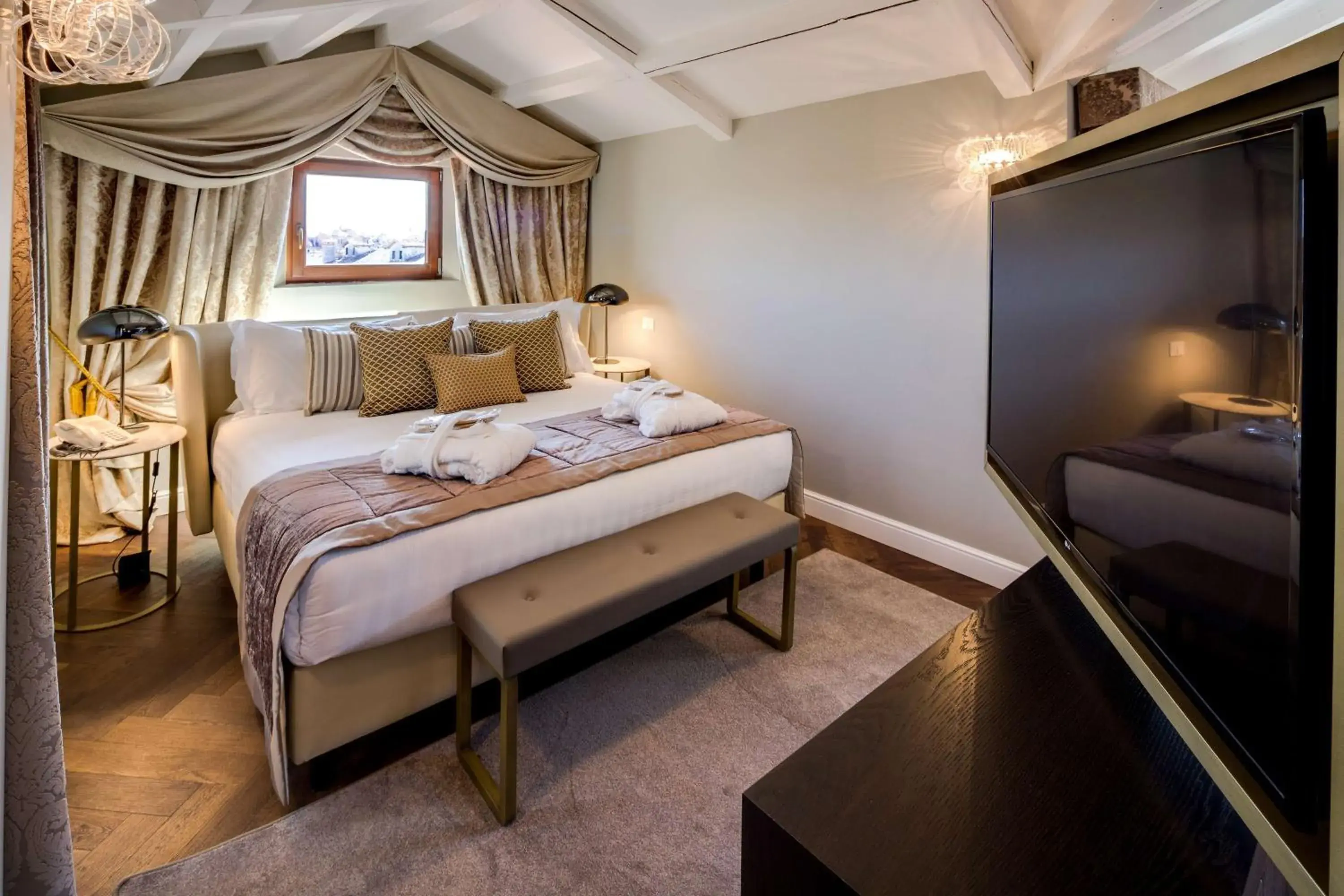 Bedroom, Bed in BW Premier Collection CHC Continental Bedroom, Bed in BW Premier Collection CHC Continental