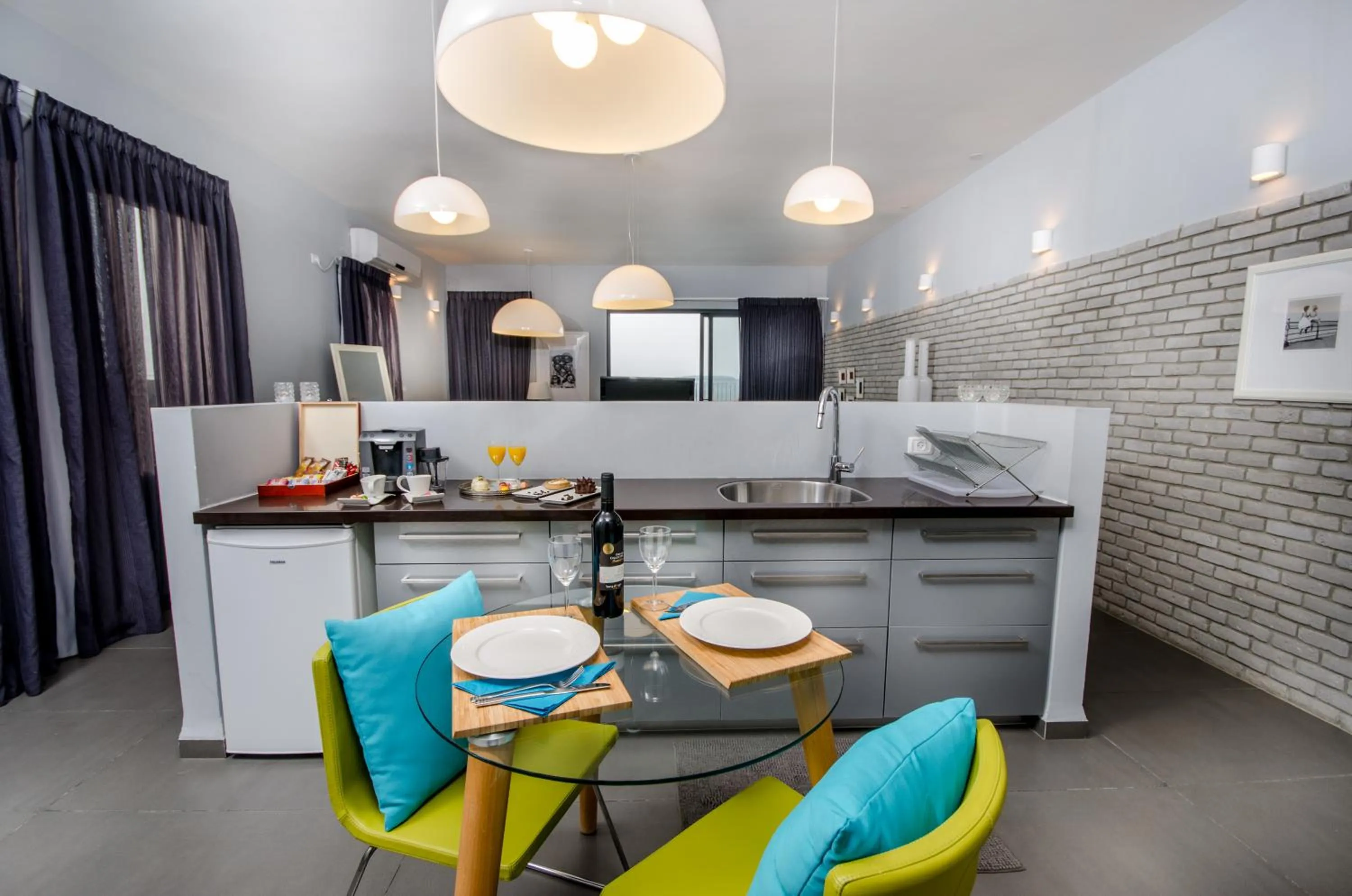 Coffee/tea facilities in The Fifties suites