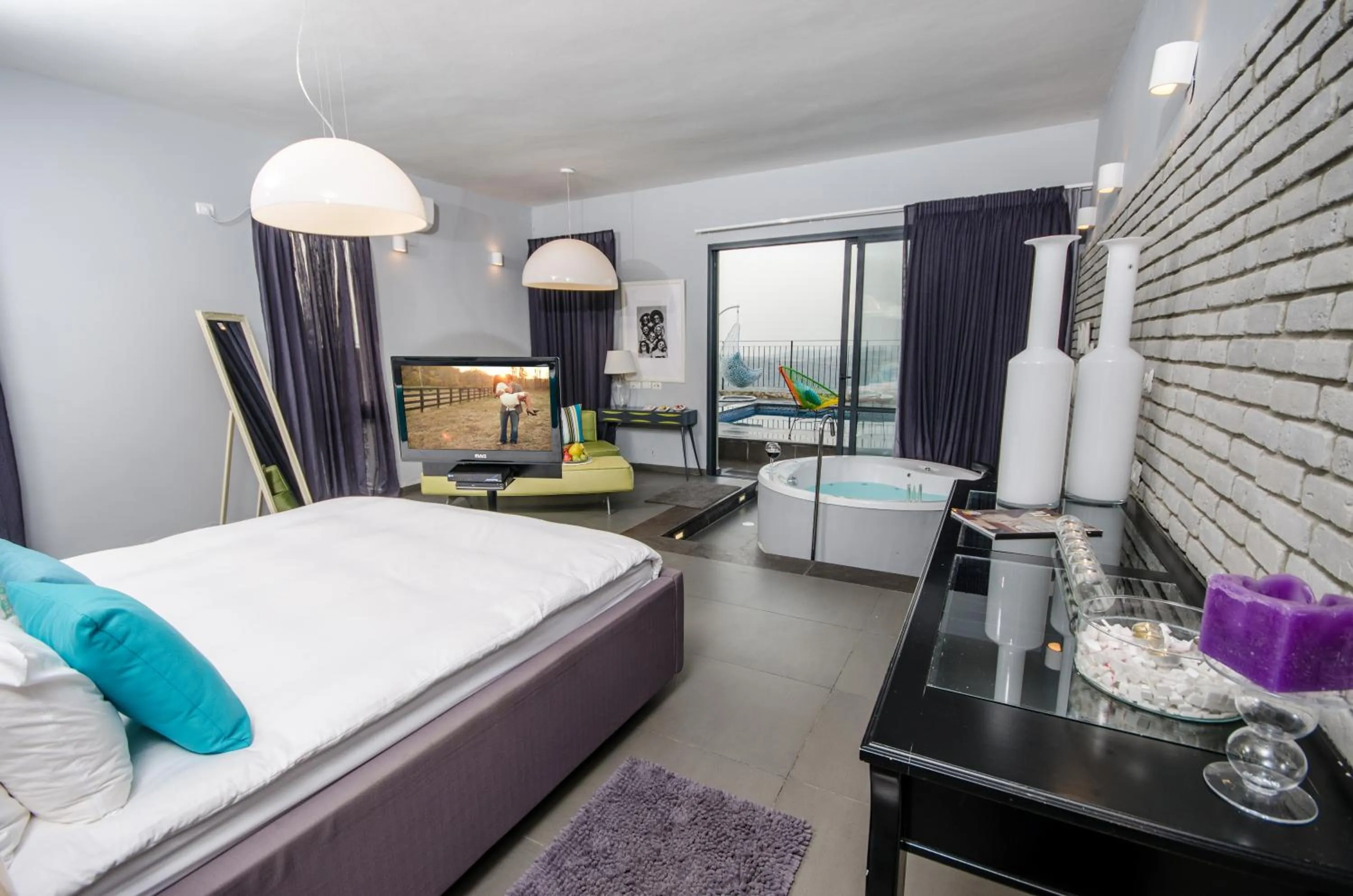 Bed in The Fifties suites