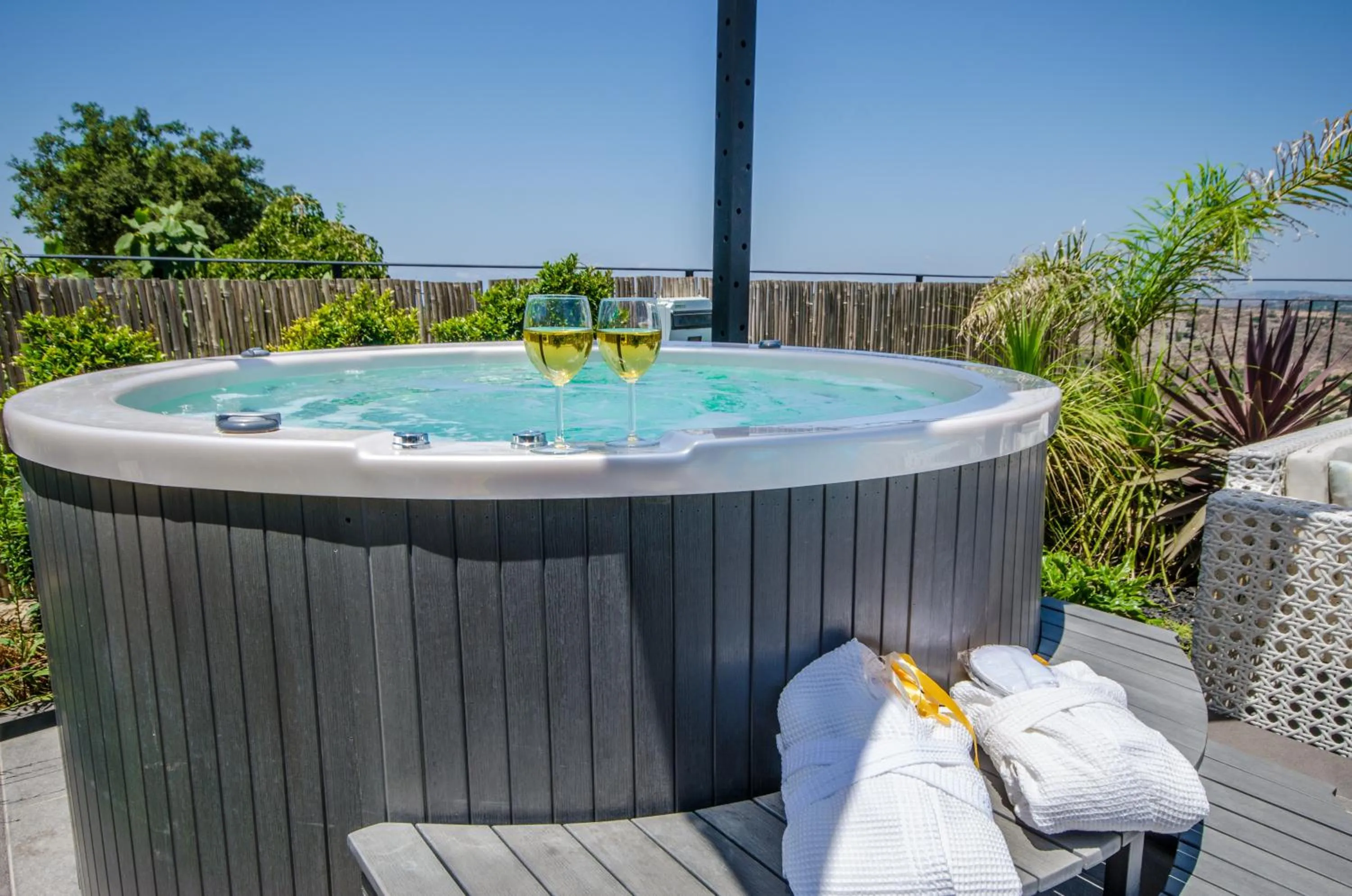 Hot Tub in The Fifties suites