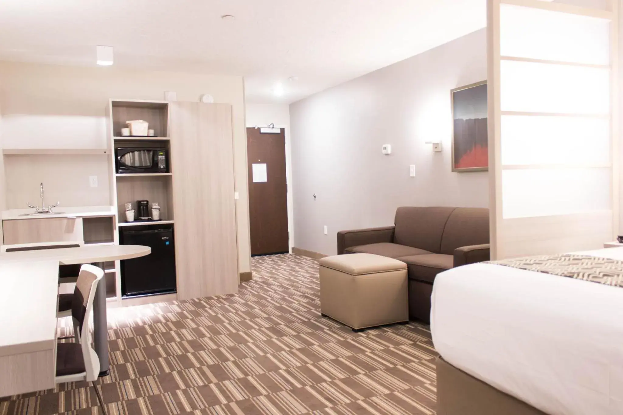 Living room, Bed in Microtel Inn & Suites by Wyndham Springville Living room, Bed in Microtel Inn & Suites by Wyndham Springville