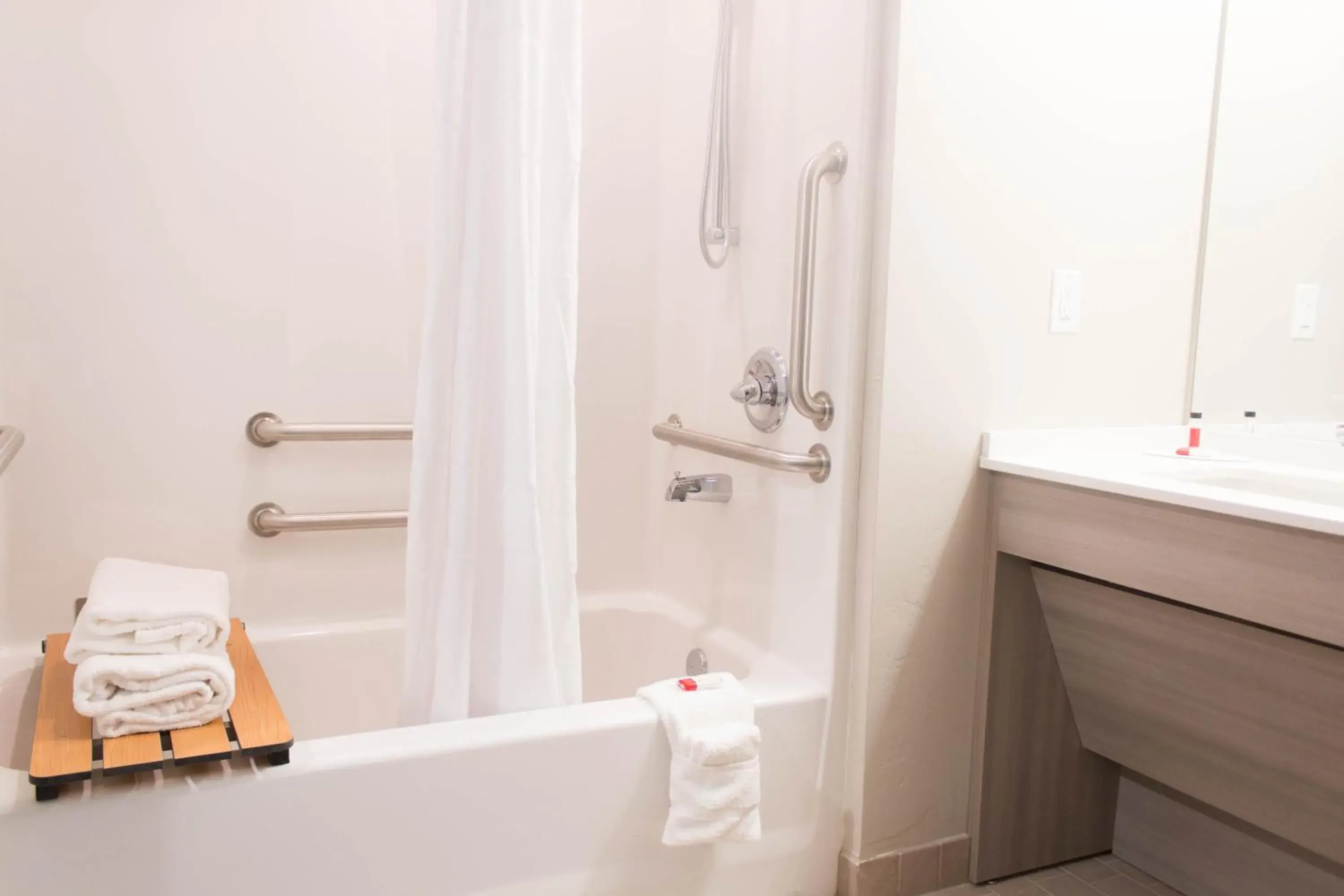 Queen Room - Disability Access/Non-Smoking in Microtel Inn & Suites by Wyndham Springville Queen Room - Disability Access/Non-Smoking in Microtel Inn & Suites by Wyndham Springville