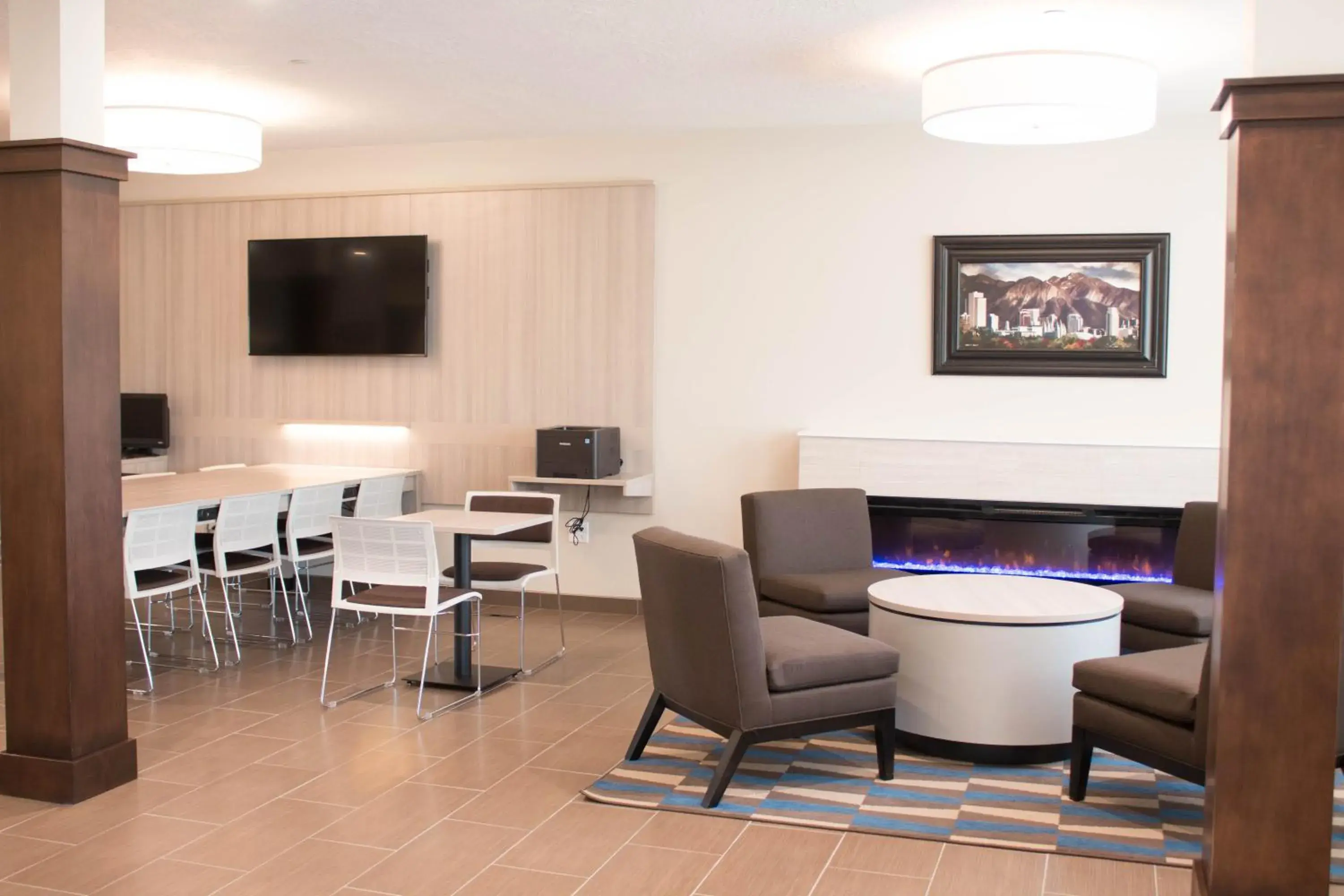 Lounge or bar in Microtel Inn & Suites by Wyndham Springville Lounge or bar in Microtel Inn & Suites by Wyndham Springville