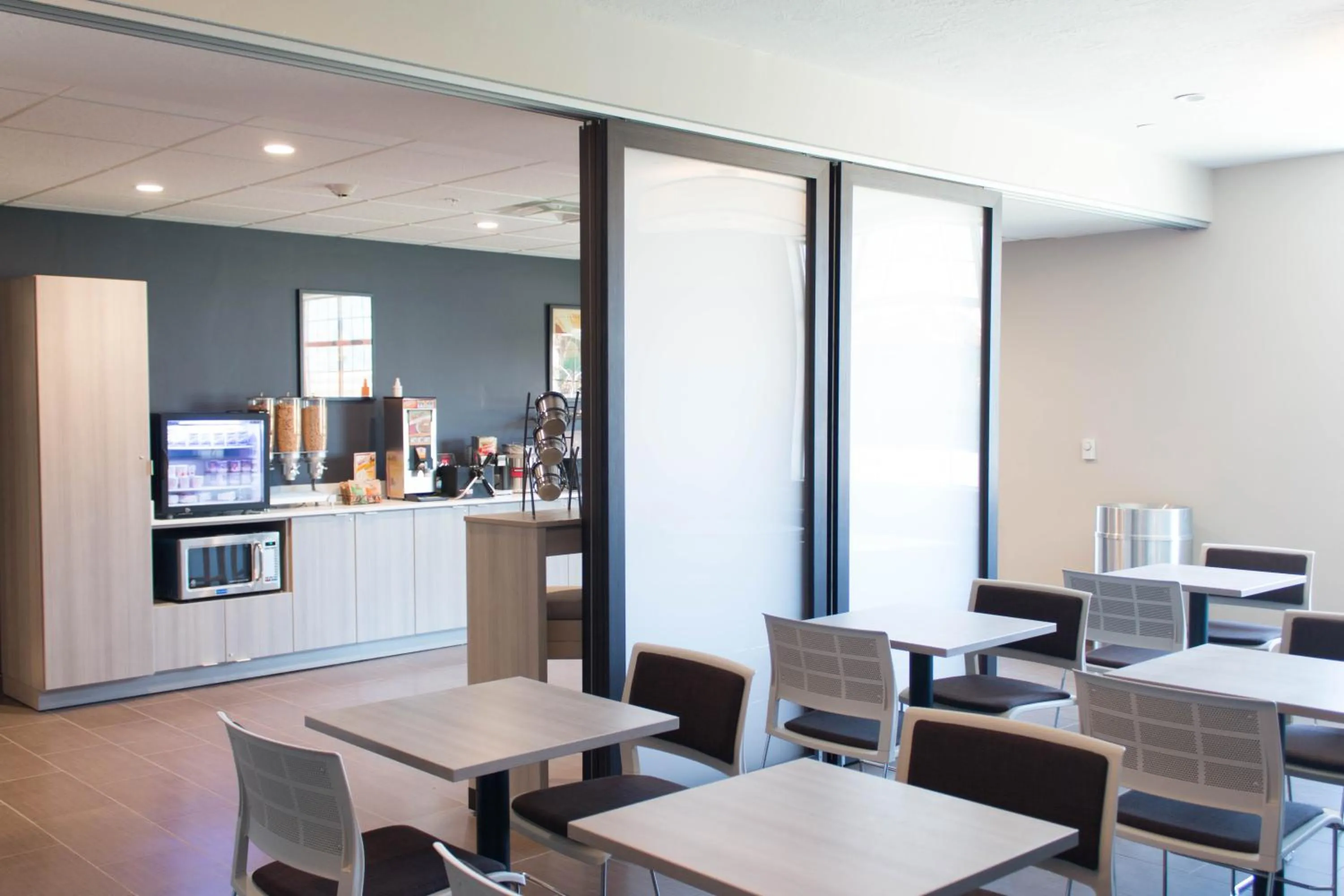 Restaurant/places to eat in Microtel Inn & Suites by Wyndham Springville