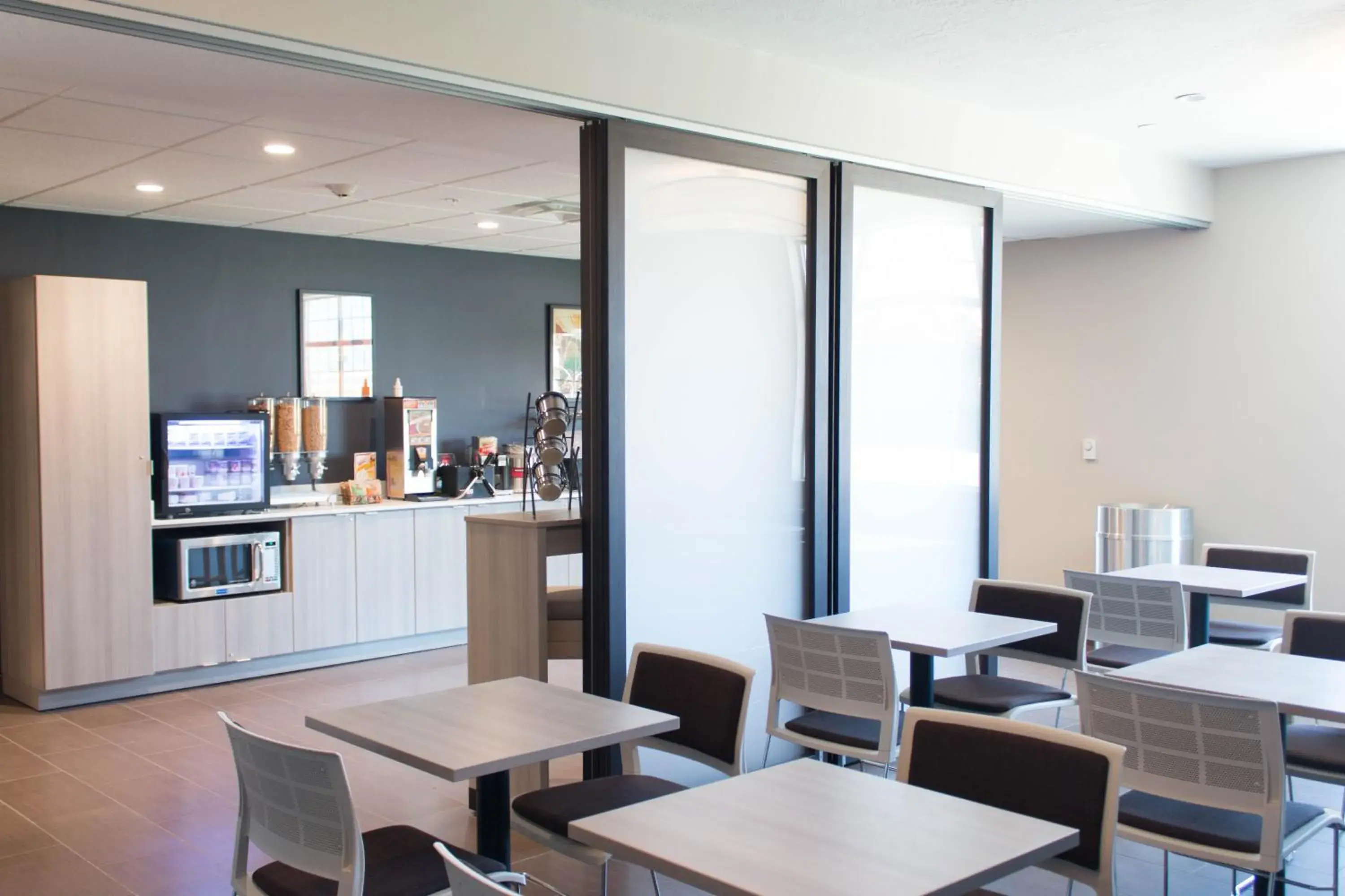 Restaurant/places to eat in Microtel Inn & Suites by Wyndham Springville Restaurant/places to eat in Microtel Inn & Suites by Wyndham Springville