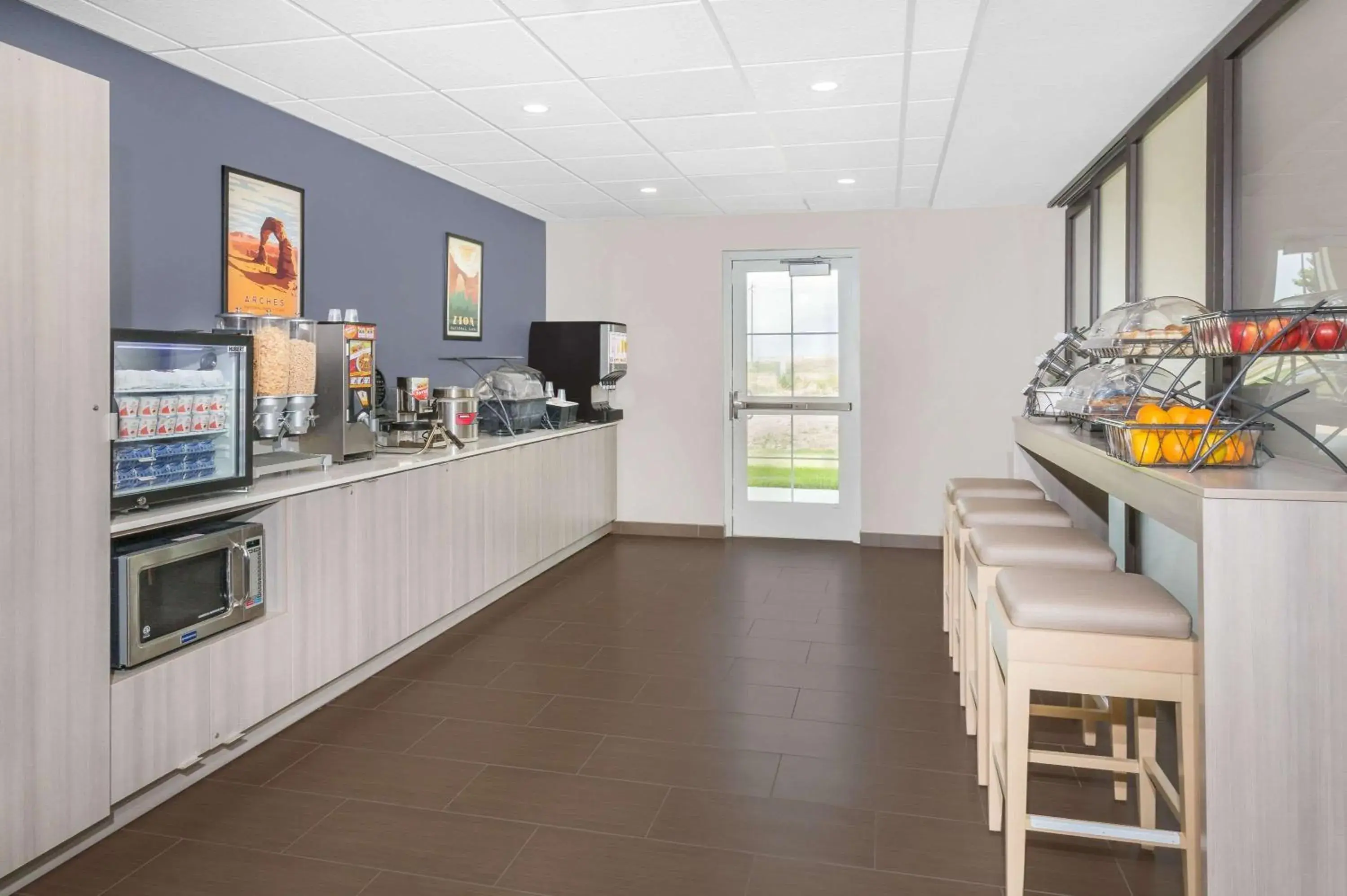 Restaurant/places to eat in Microtel Inn & Suites by Wyndham Springville Restaurant/places to eat in Microtel Inn & Suites by Wyndham Springville