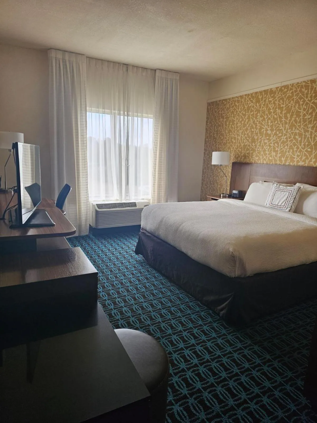 Bed in Fairfield Inn & Suites by Marriott Dublin
