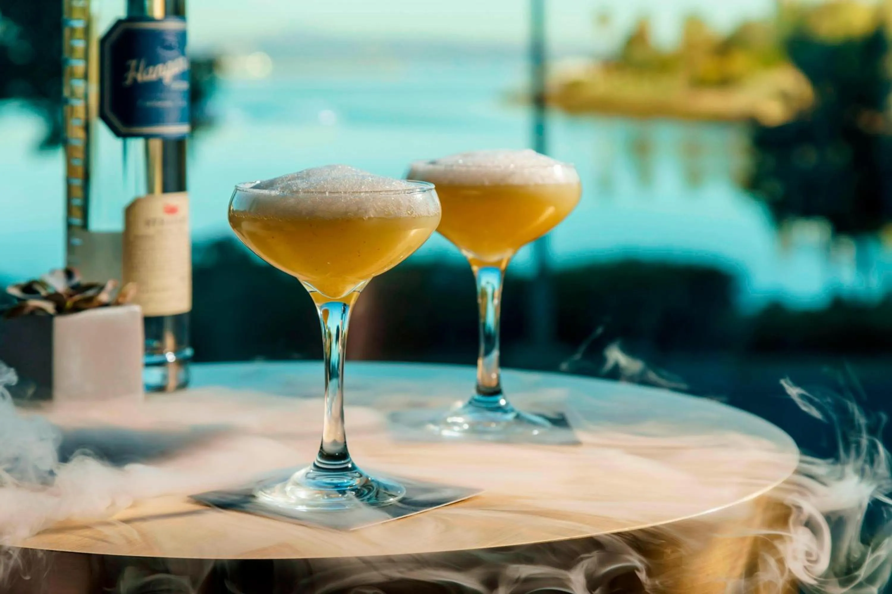 Lounge or bar in AC Hotel by Marriott San Francisco Airport/Oyster Point Waterfront