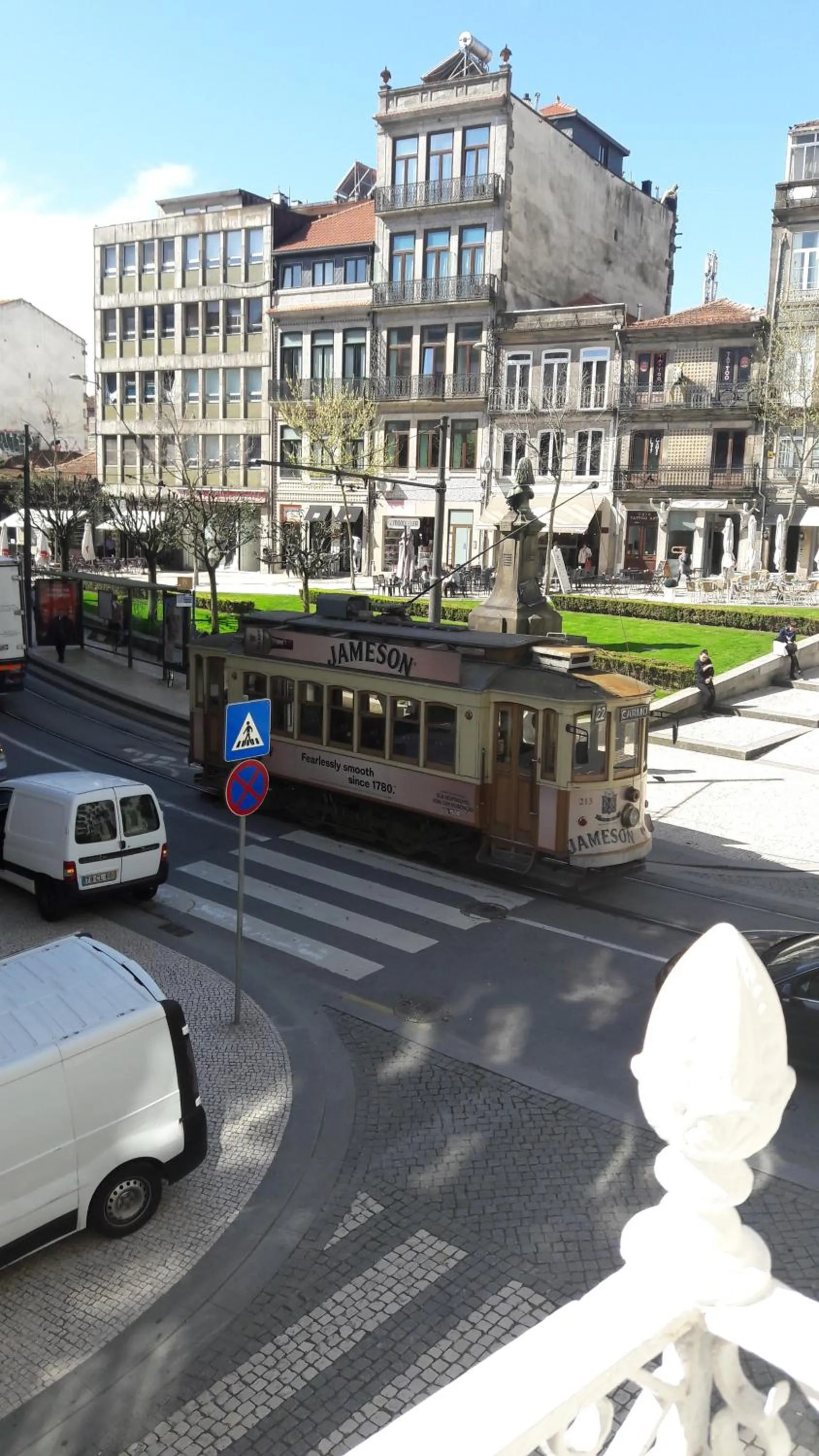 Street view in OPorto Histórico - Galerias