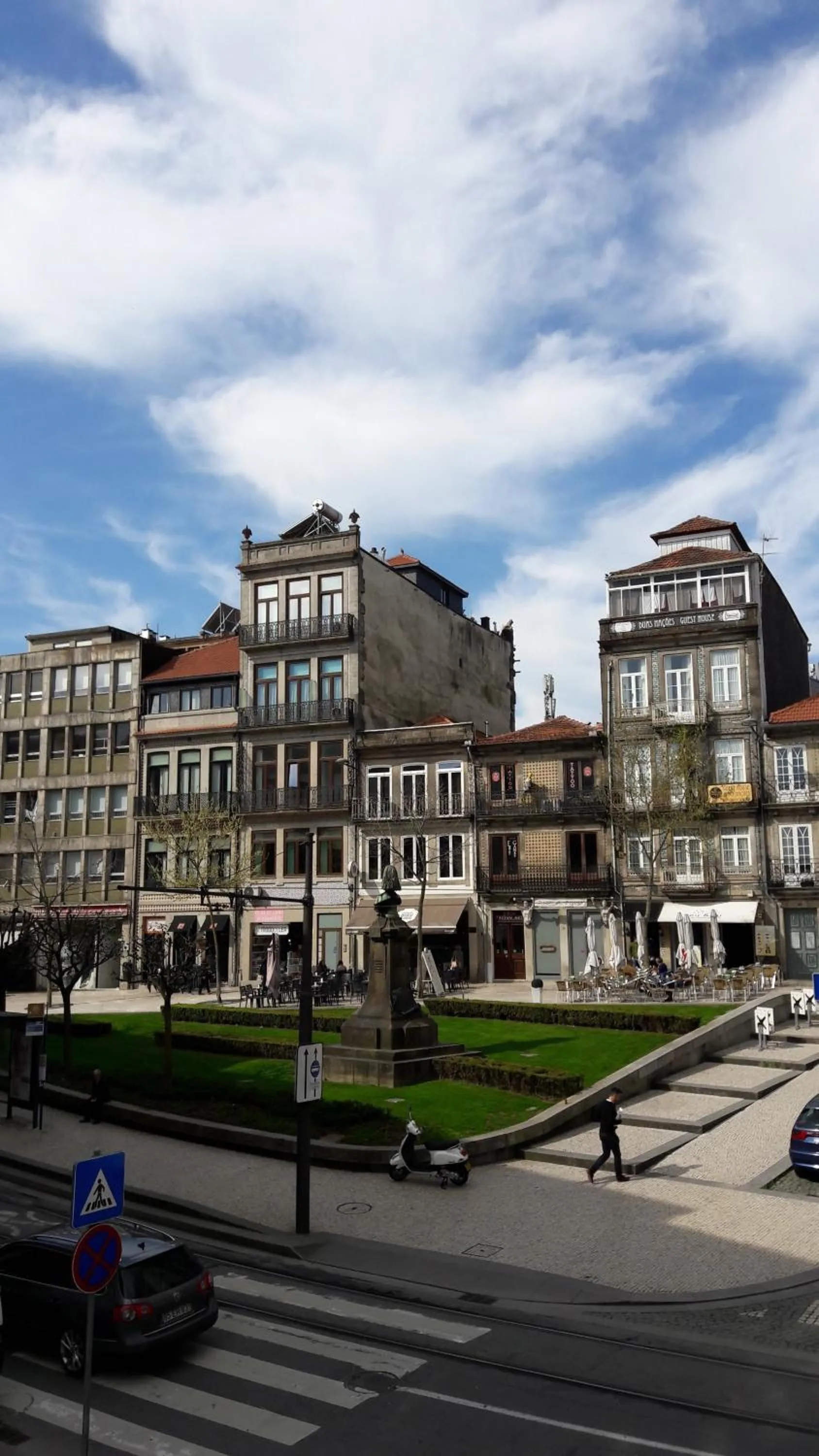 Street view in OPorto Histórico - Galerias
